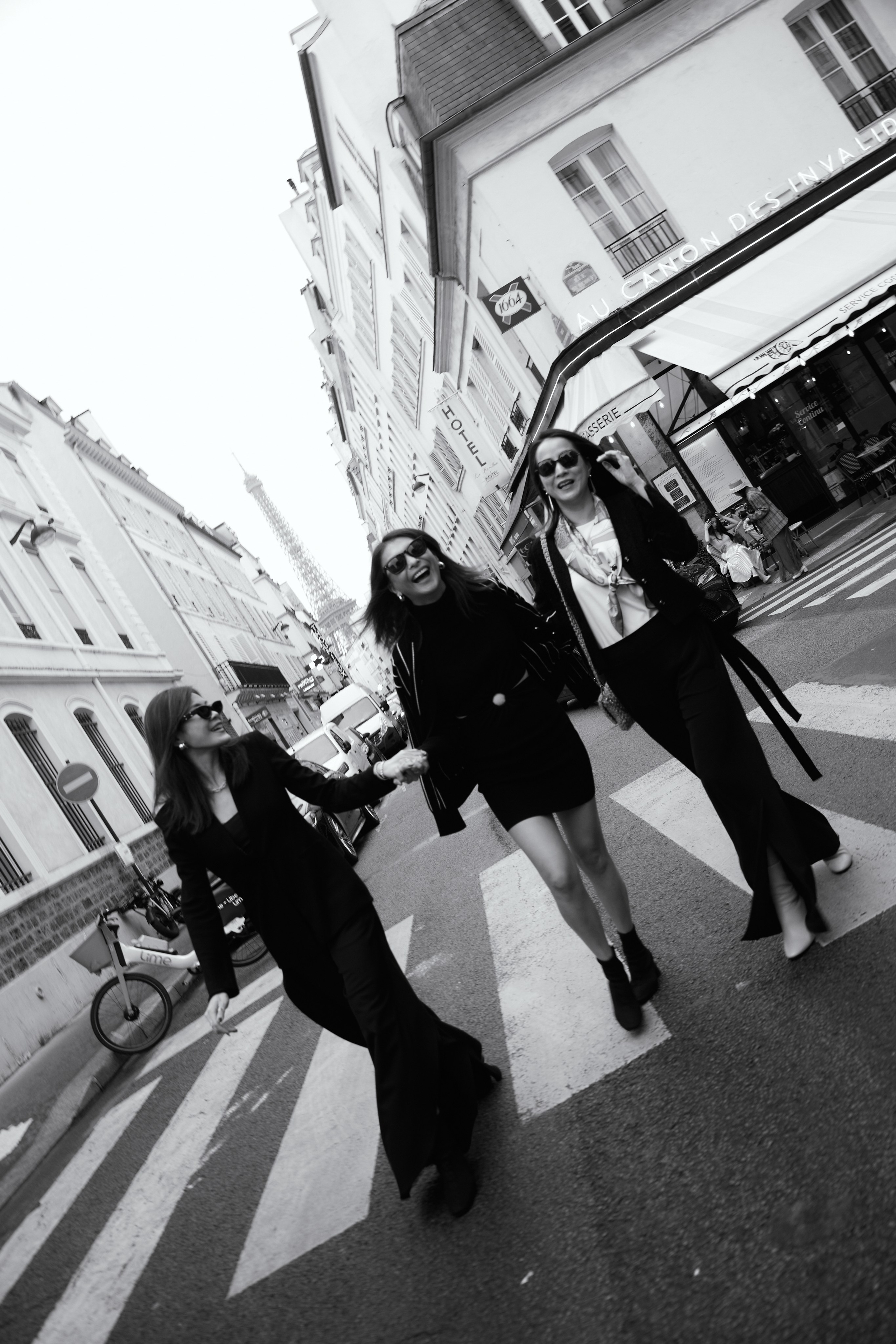 Friends. Photographer in Paris