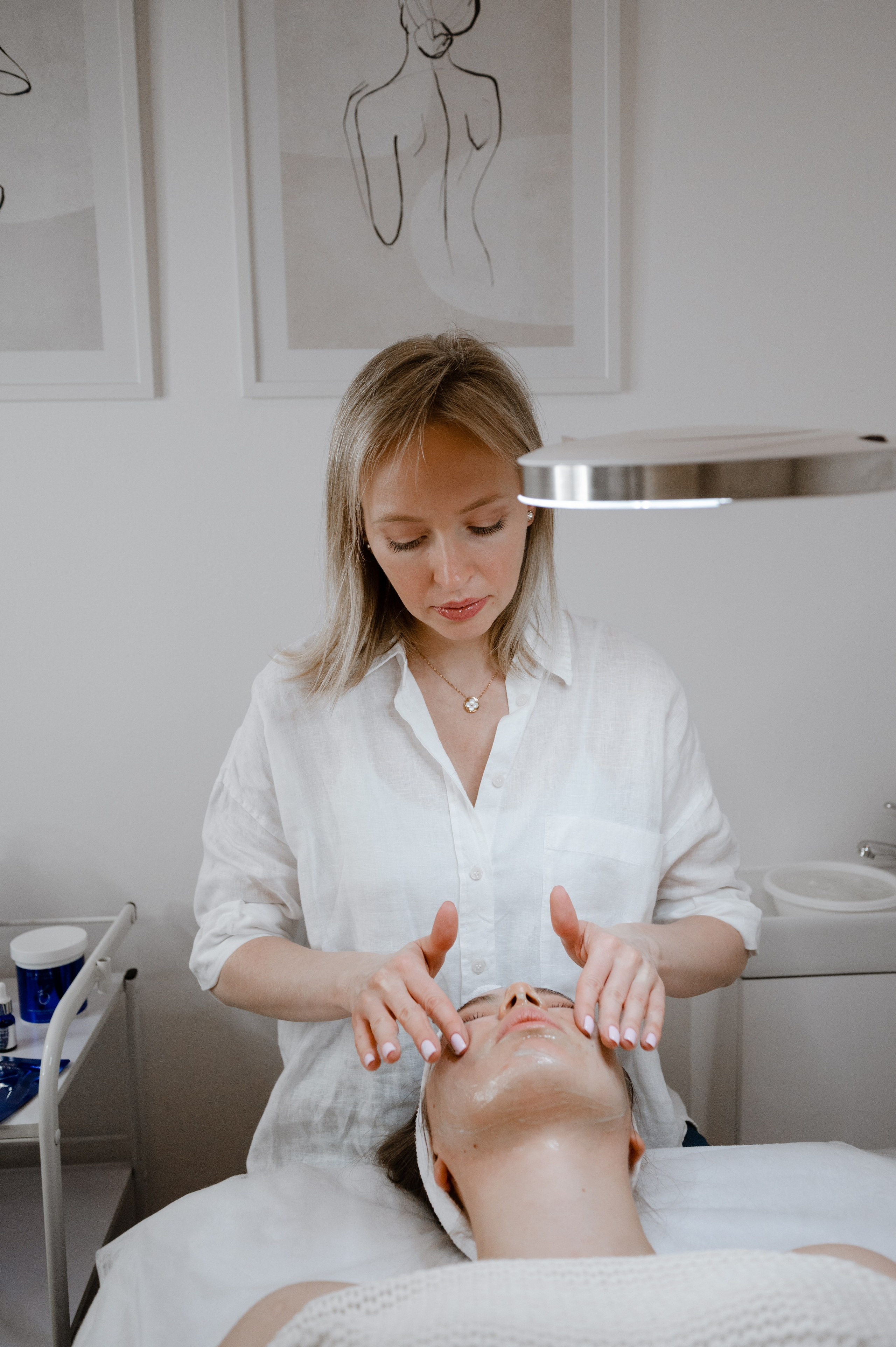 Astudio beauty studio in Prague. ANNA-MARIA PHOTO CONTENT CREATOR — photographer, aesthete, artist, and visual expert for Instagram in Prague