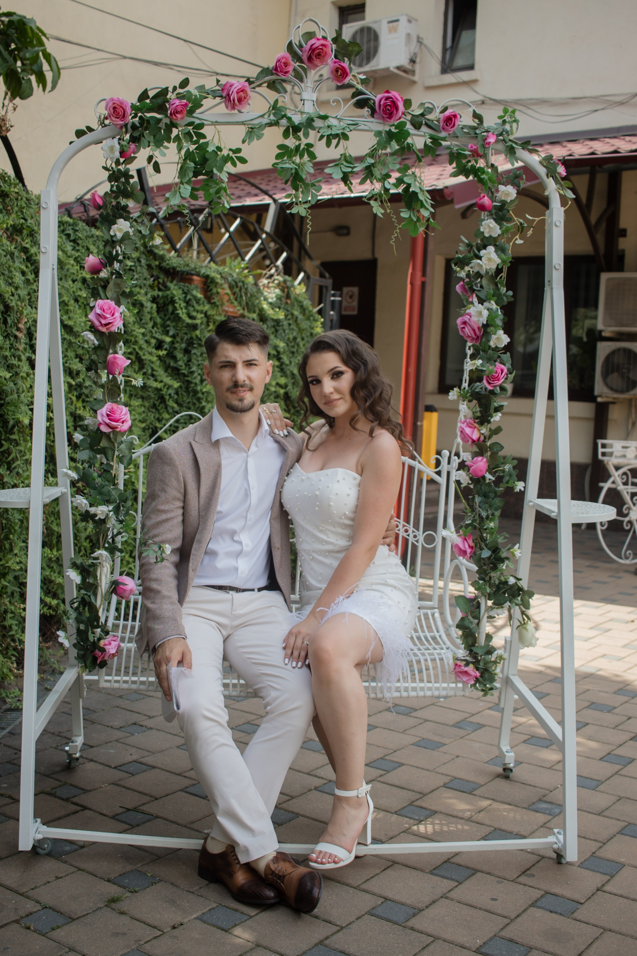 Ana & Mihai. Fotograf si videograf — evenimente si studio