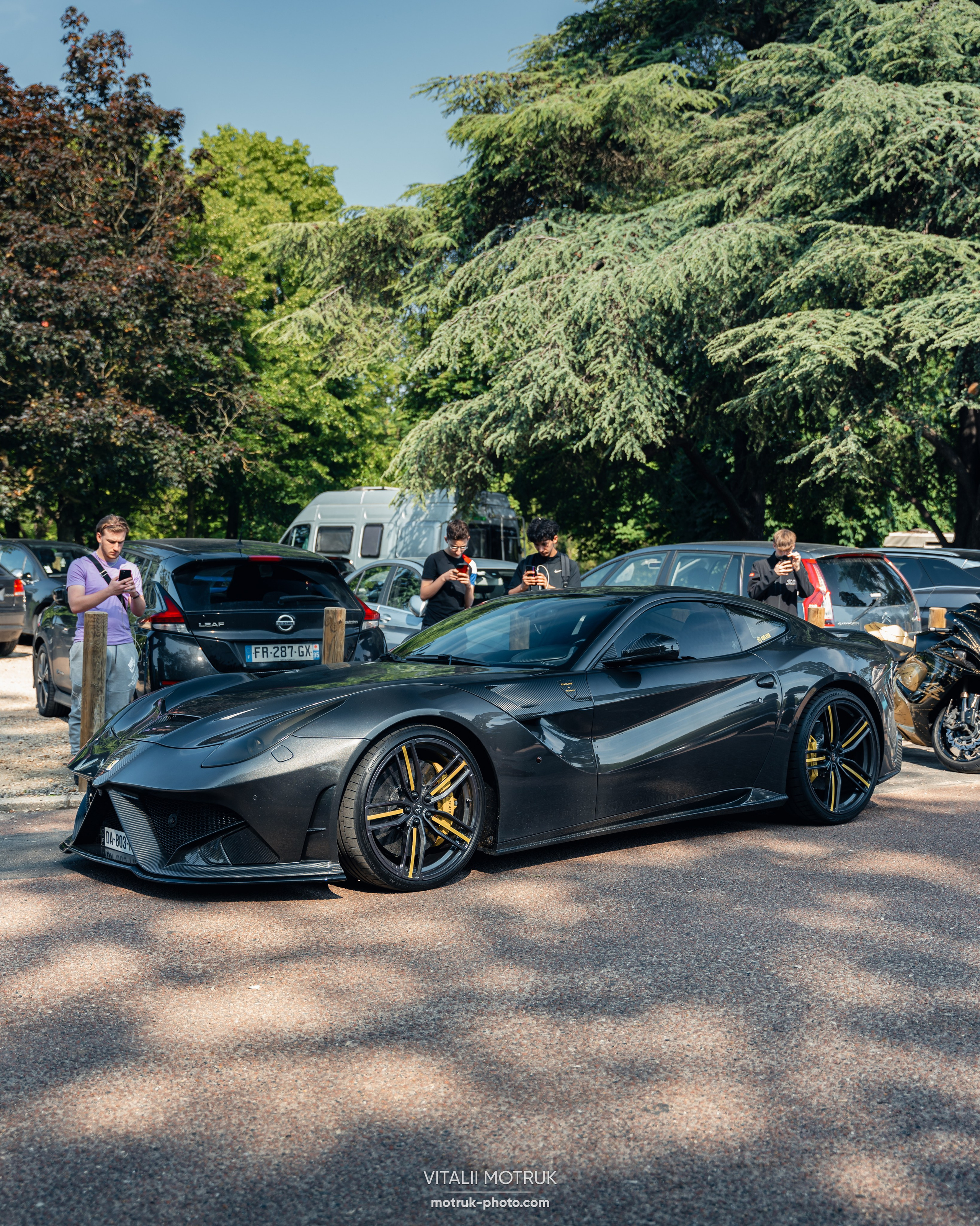 Rassemblement Auteuil 20 mai 2024. Photographe de voitures à Paris — Vitalii Motruk