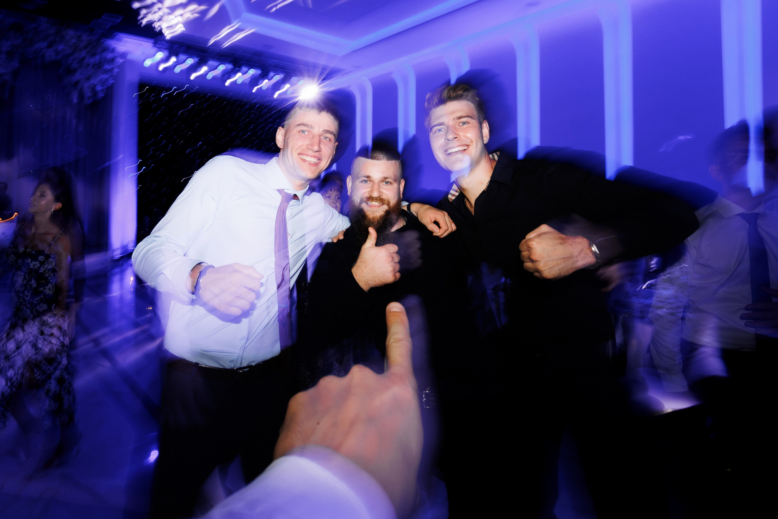 Atingerea e Dragoste. Servicii Foto Video în Chișinău și Europa ID-Brothers