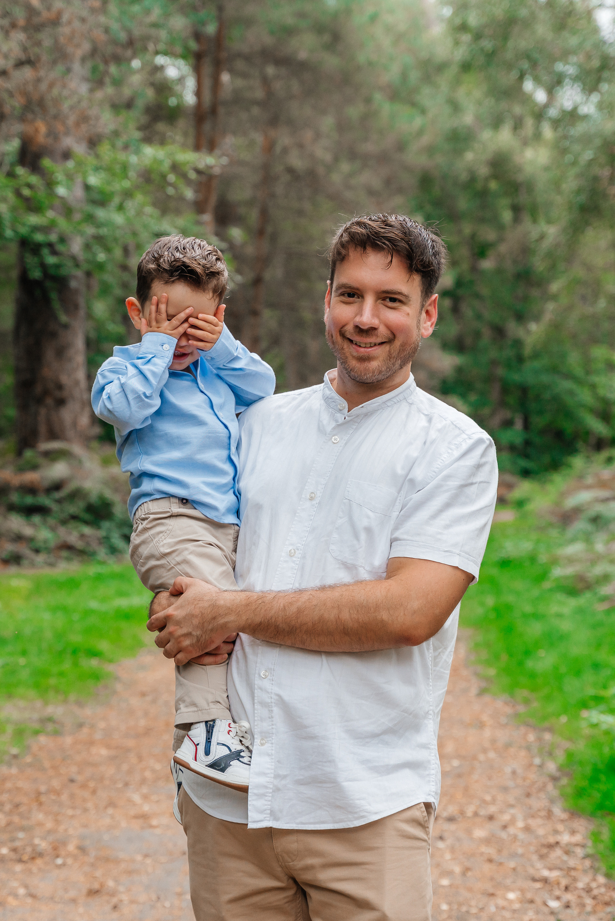 A family photo shoot in black park.