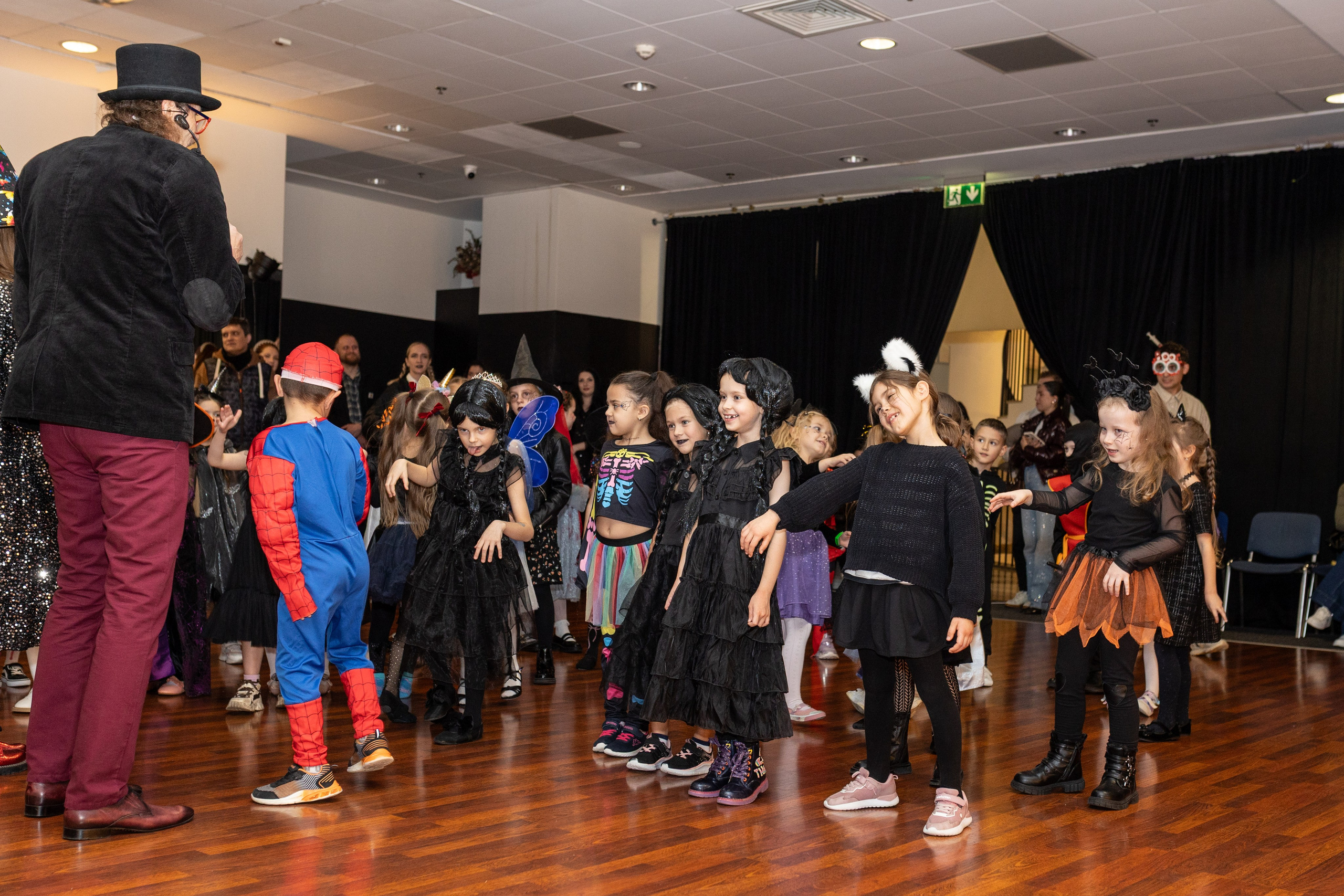 Leo dance studio Helloween 2025. Семейный и детский фотограф в Варшаве Мила Бобровская