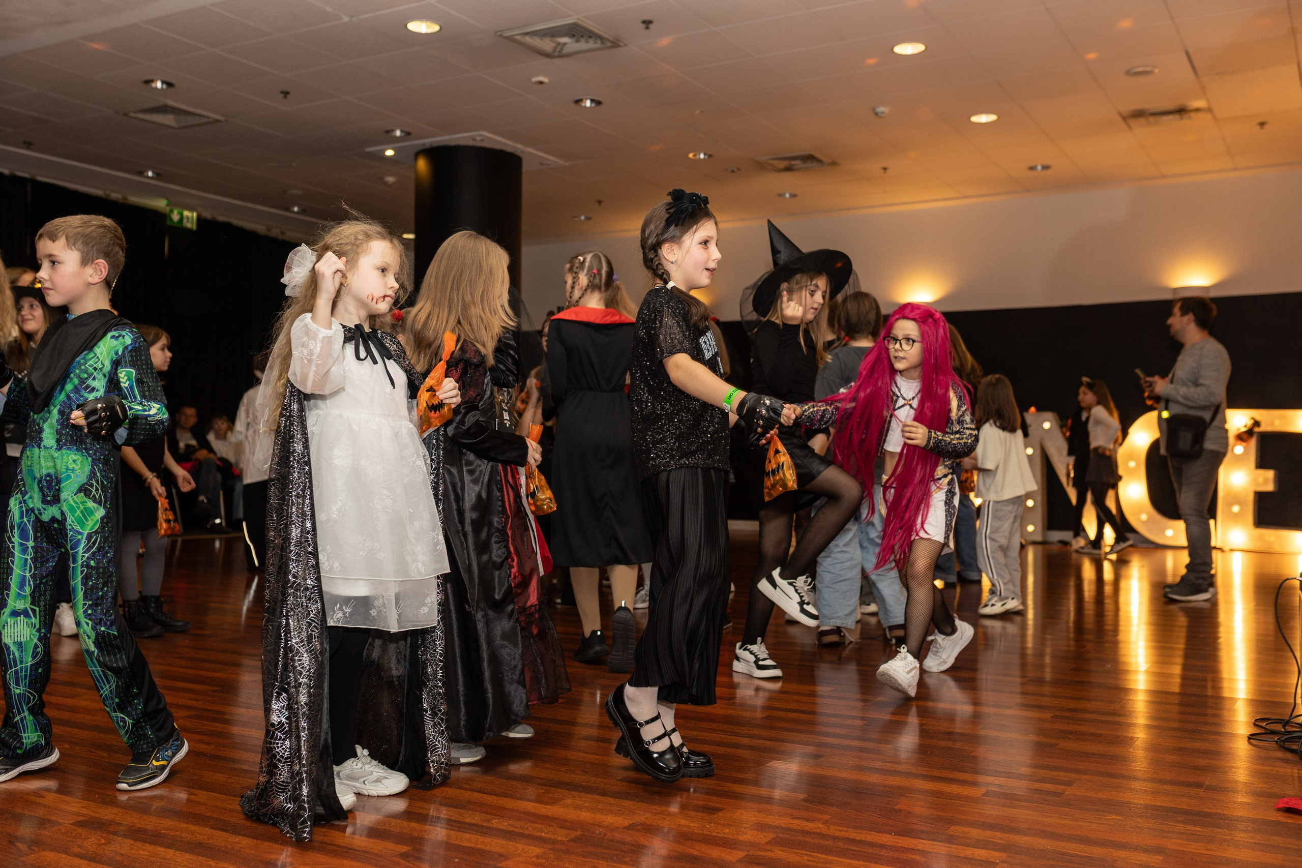 Leo dance studio Helloween 2025. Семейный и детский фотограф в Варшаве Мила Бобровская