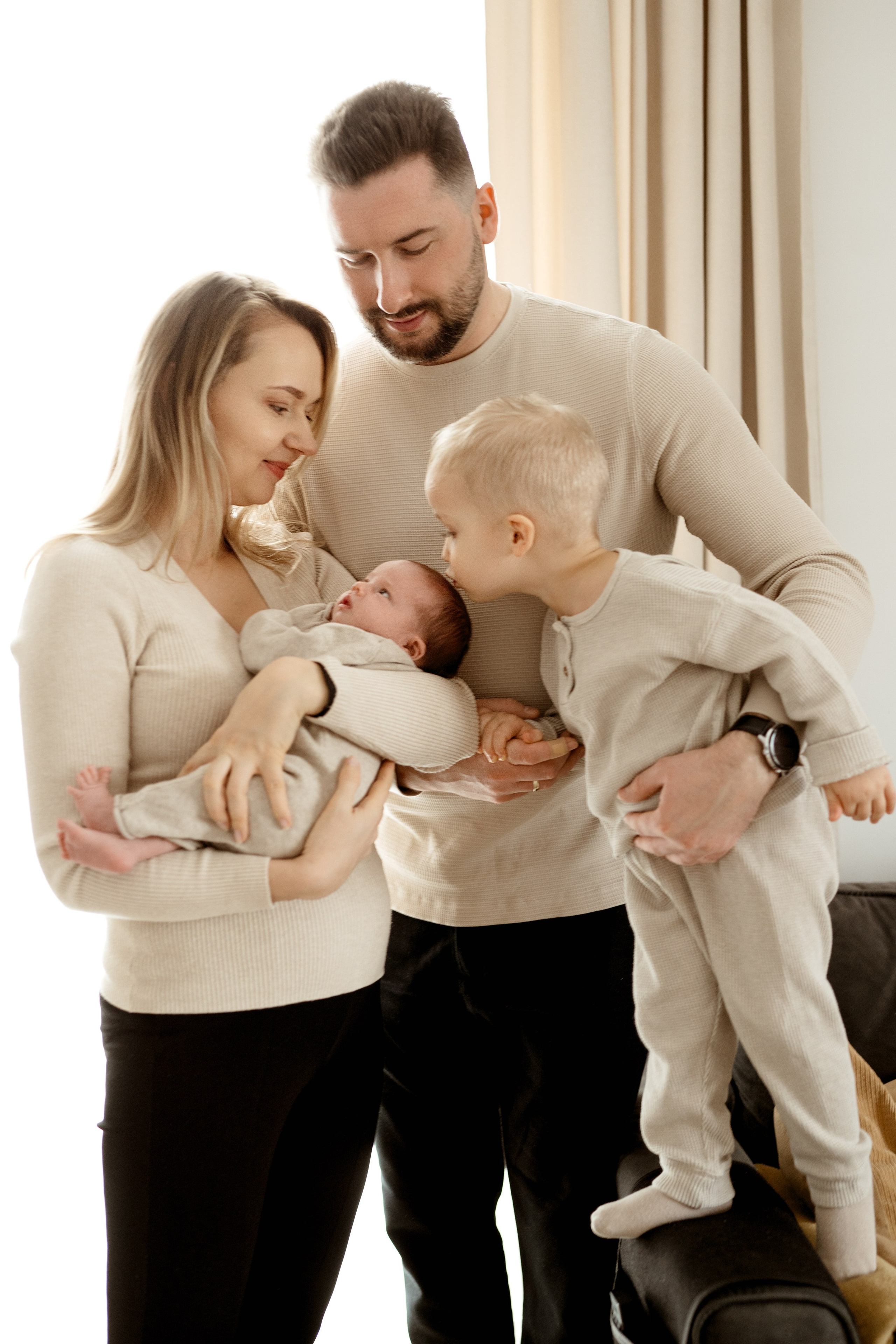 Sesja noworodkowa w domu. Fotograf Łódź - sesja ciążowa, noworodkowa, dziecięca. Studio w Łodzi