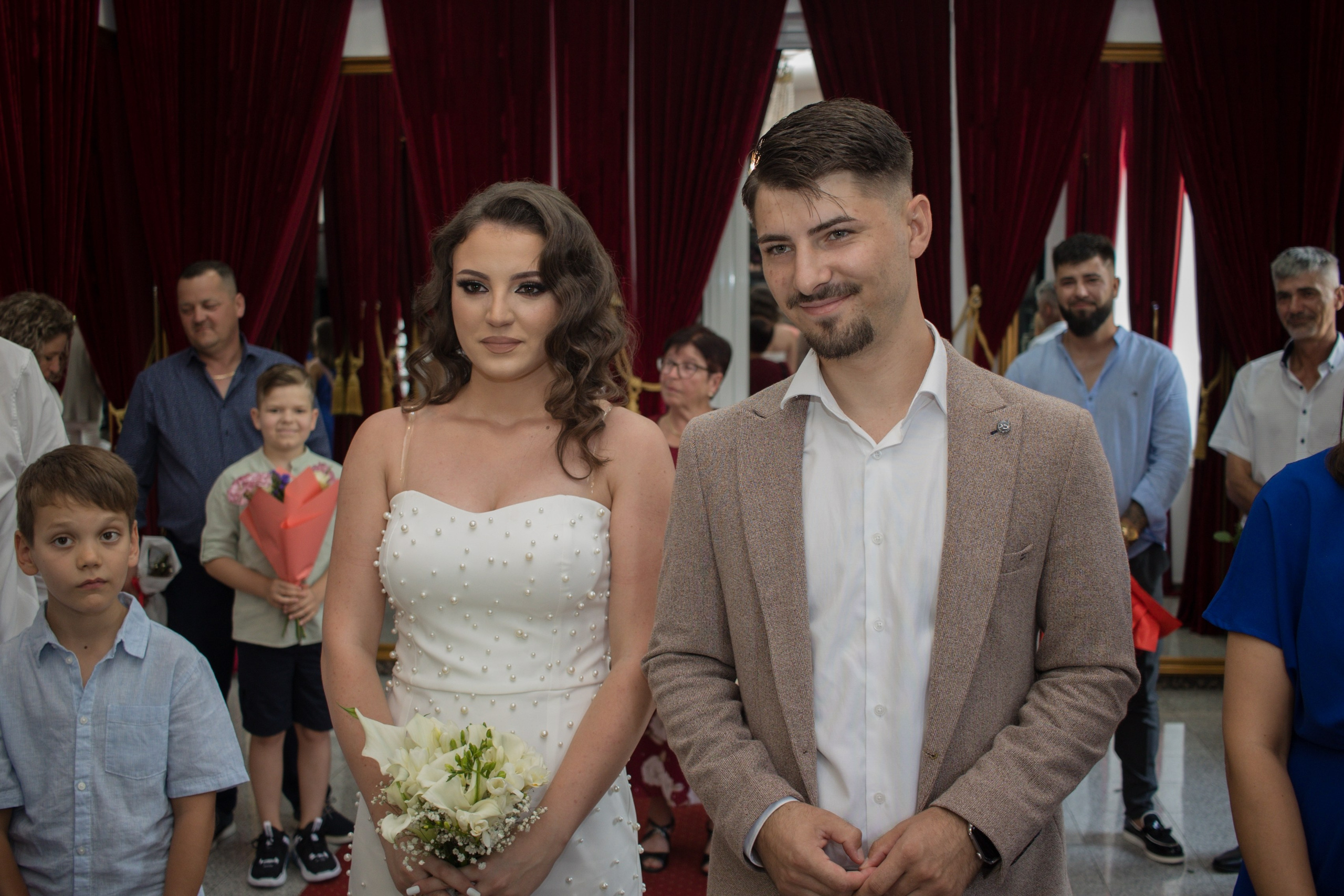 Ana & Mihai. Fotograf si videograf — evenimente si studio