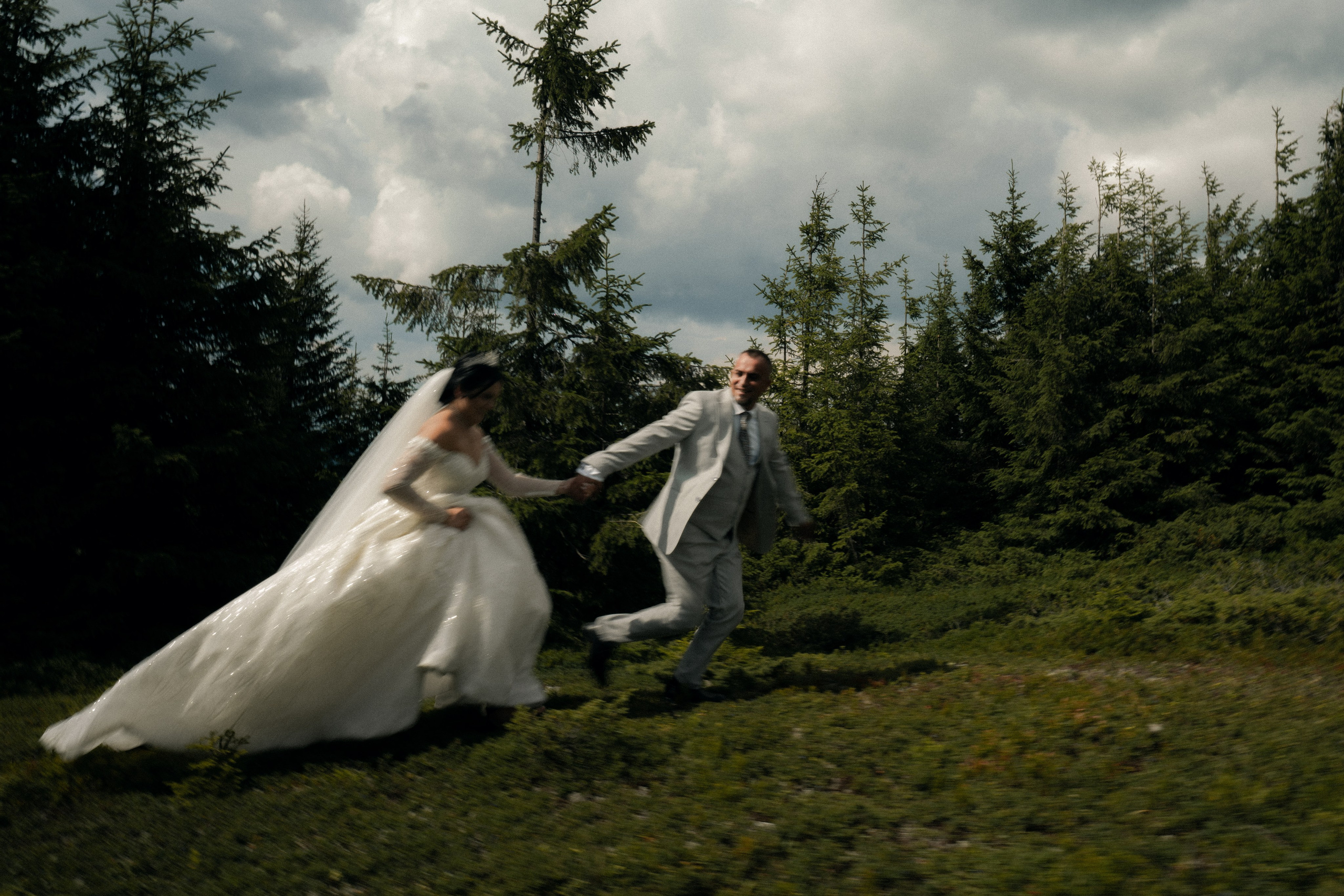 Documentary Weddings. Adrian Aioanei — Fotograf profesionist de nuntă în Iași, Suceava și București. Specializat în evenimente, portrete și fine art