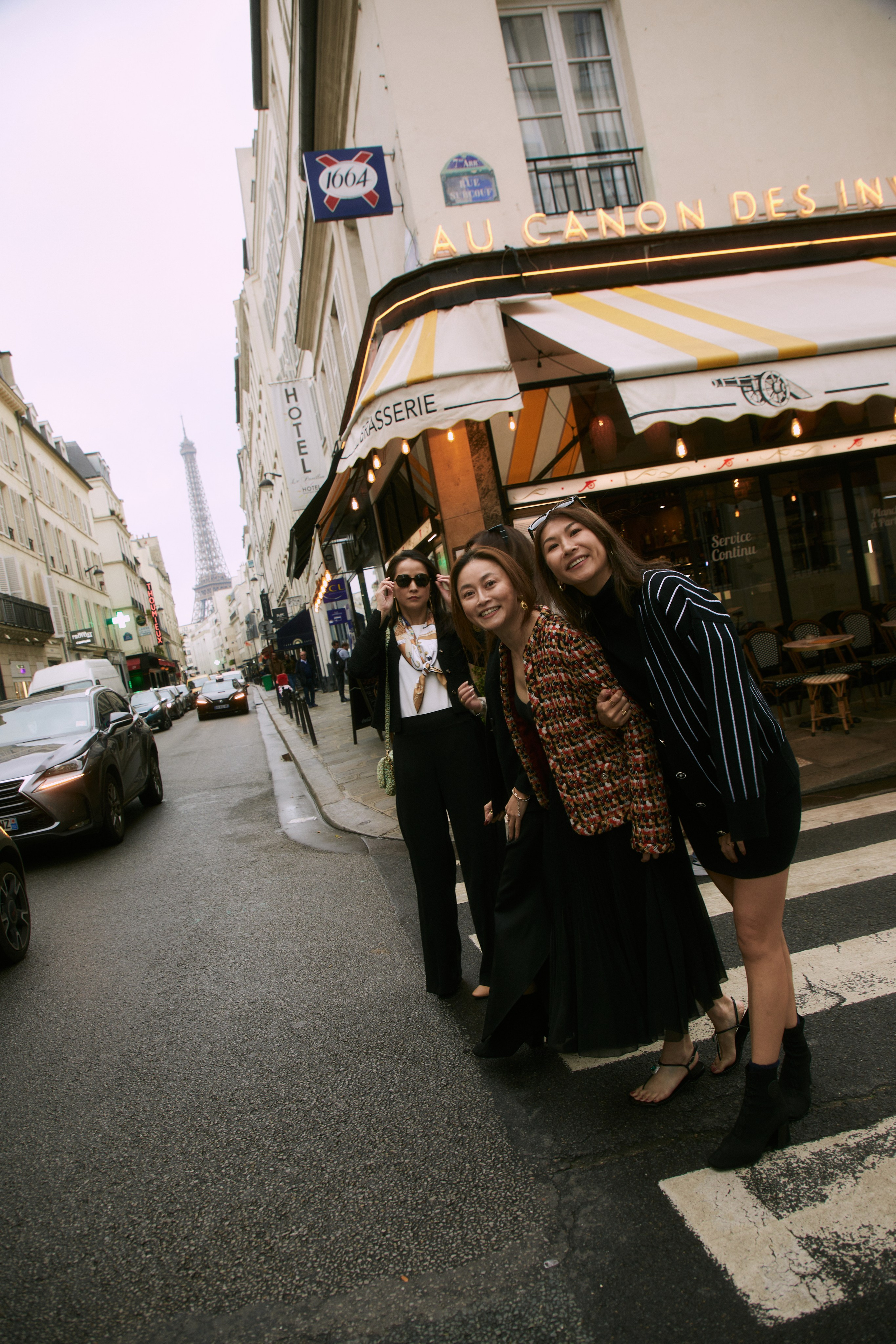Friends. Photographer in Paris