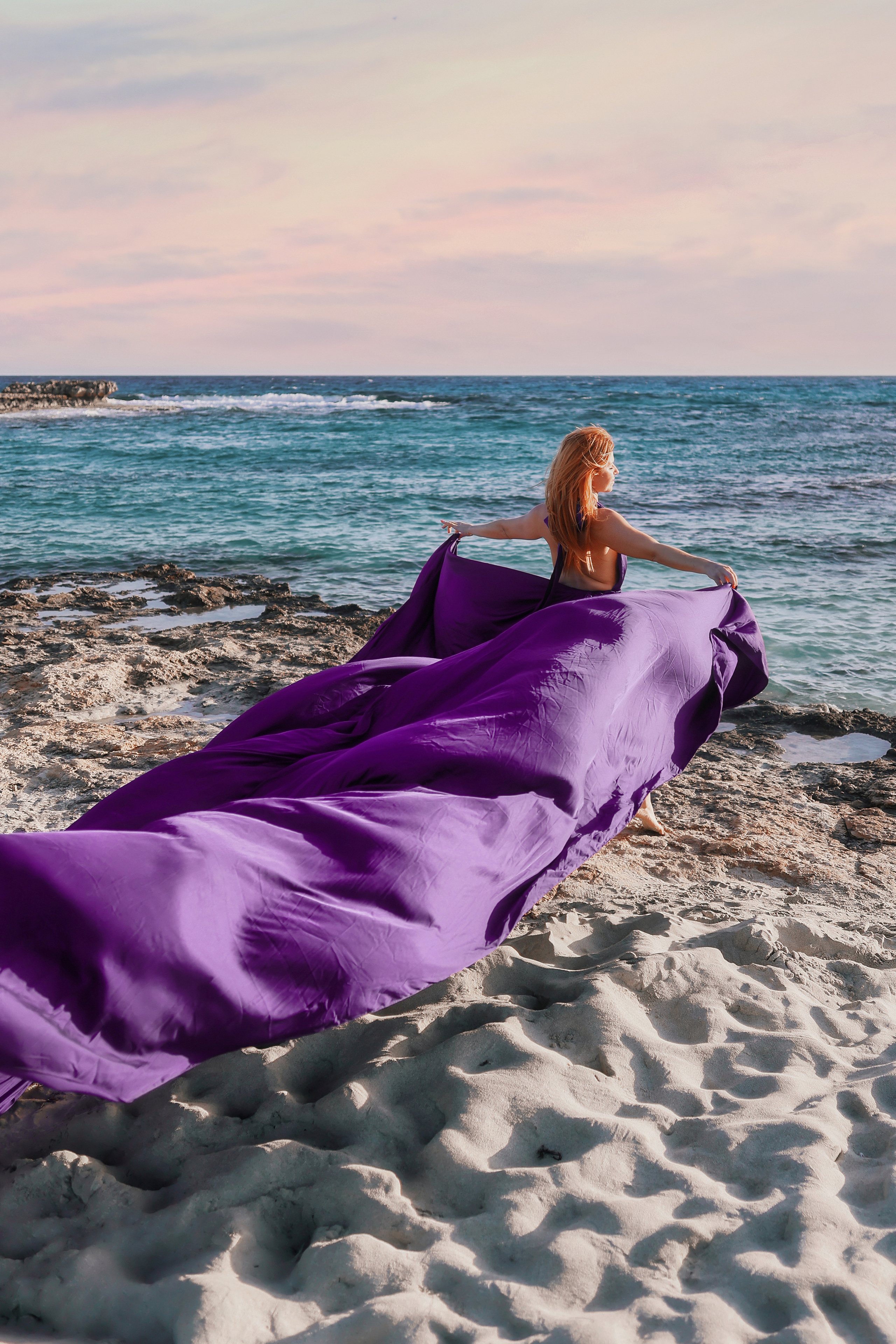 Фотосессия в летящем платье. Март, 2023. Cyprus Vision. Φωτογραφίες και βίντεο στην Κύπρο — Αγία Νάπα, Πρωταράς