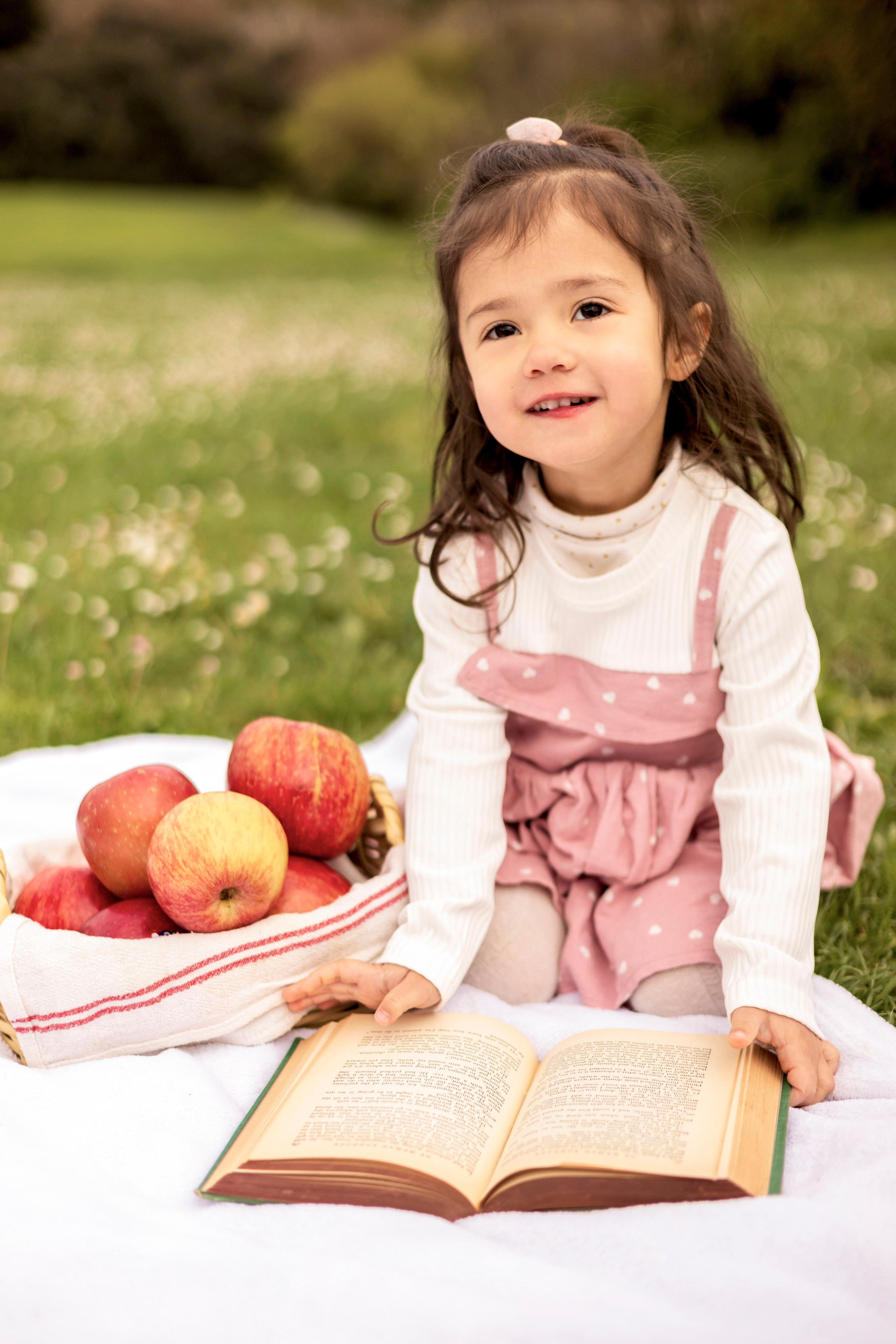 FAMILY. Hi! My name is Irena, and I’m a professional photographer specializing in family photography, love stories, and individual photoshoots