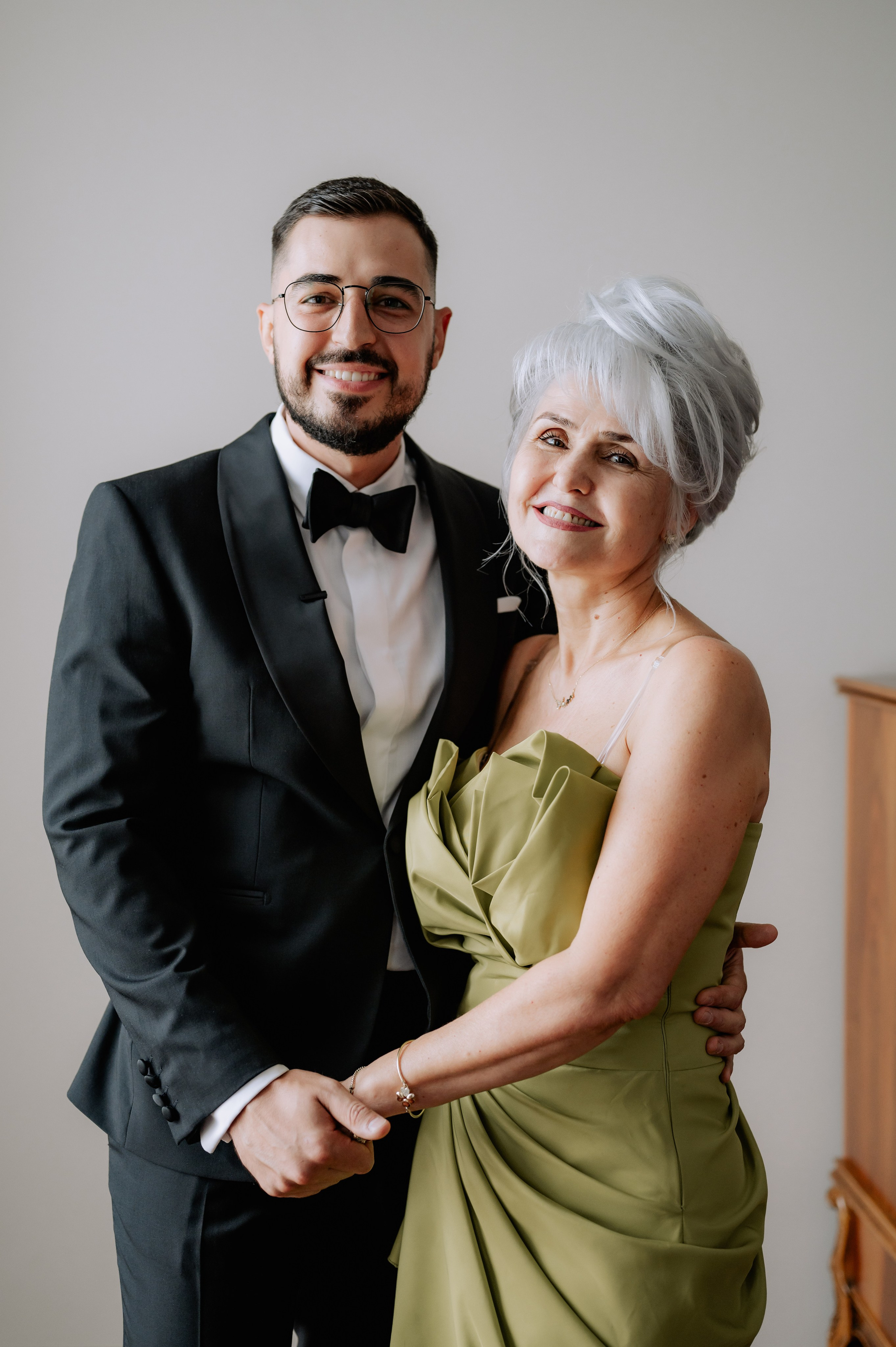 Cununie civila in aer liber , artificii de zi colorate , decor nunta , nunta la Hotel Traian. Proud Vision Weddings | Wedding Photography & Film — Servicii profesionale Foto Video Nunta Iasi