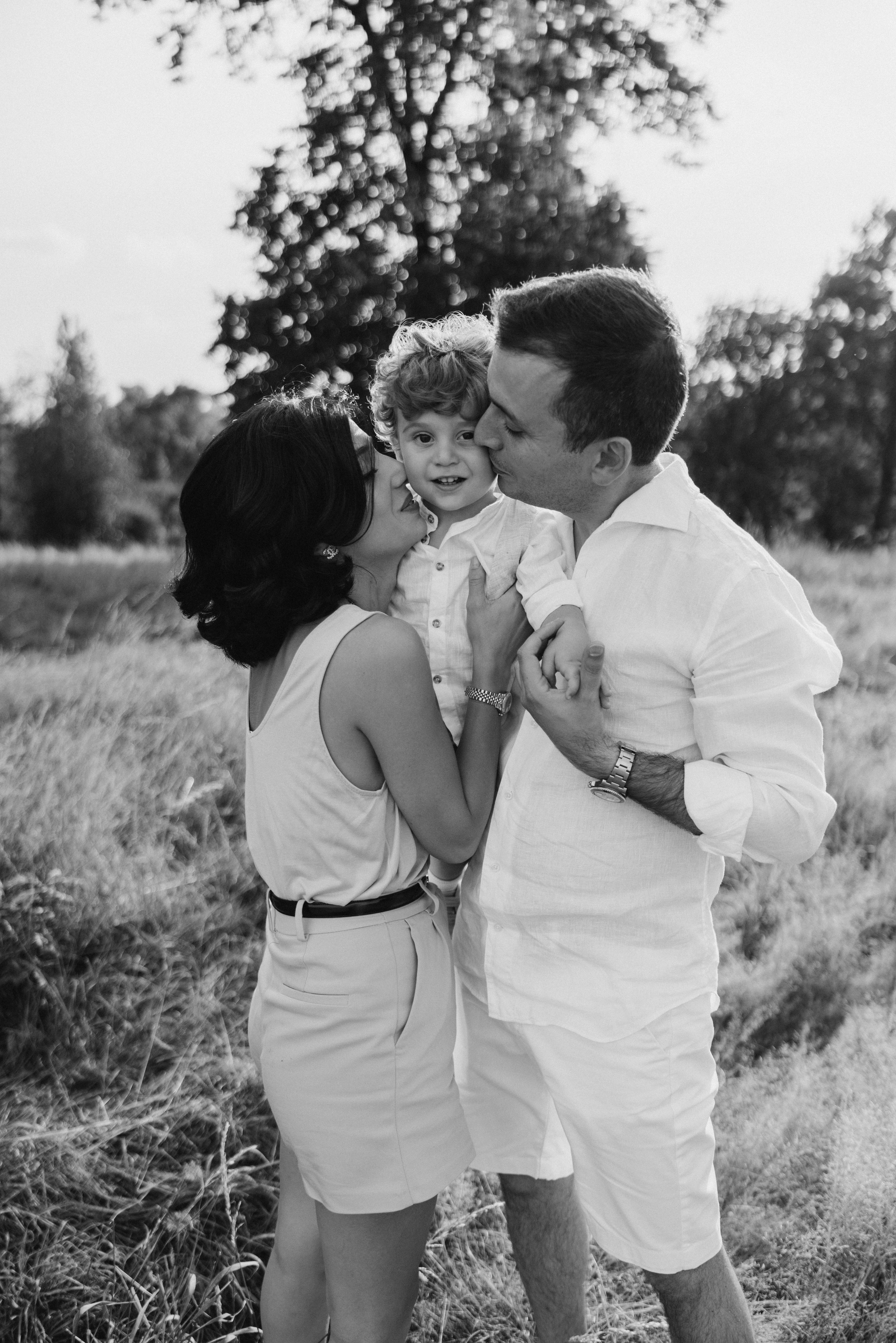 Valerik with parents (Hyde park). Anastasia Klink, Photographer in London