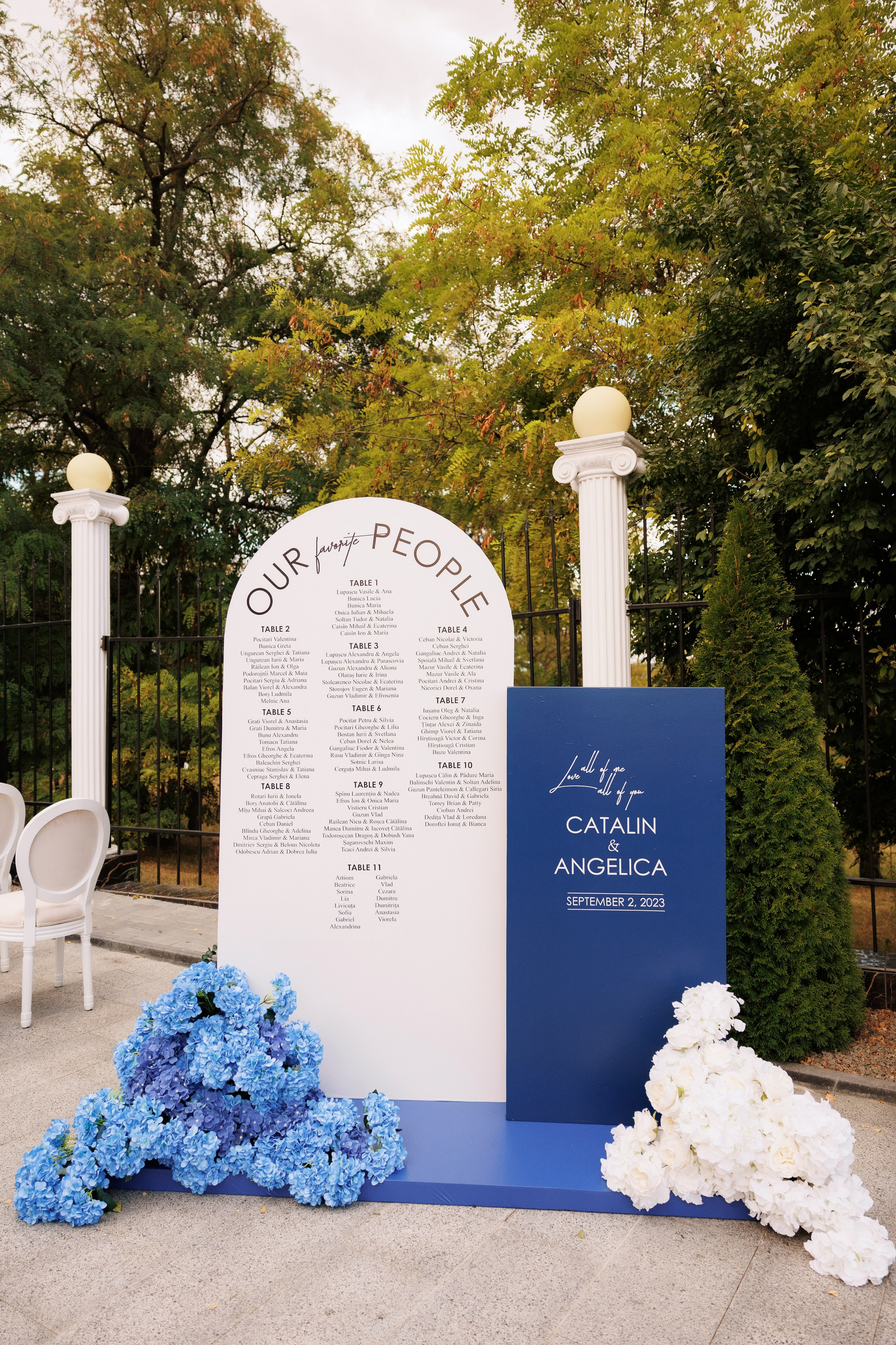 decorul de nuntă cu nuanțe albe și  albastre