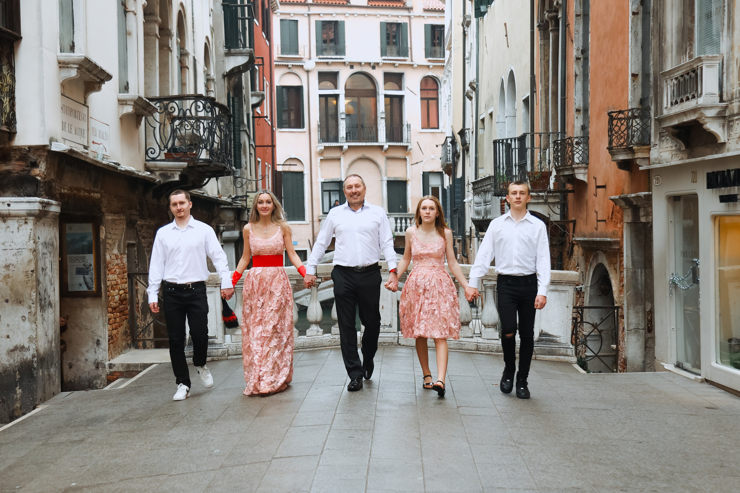 Family photo shoot in Venice. Photographer in Venice, Viktoria Antonova