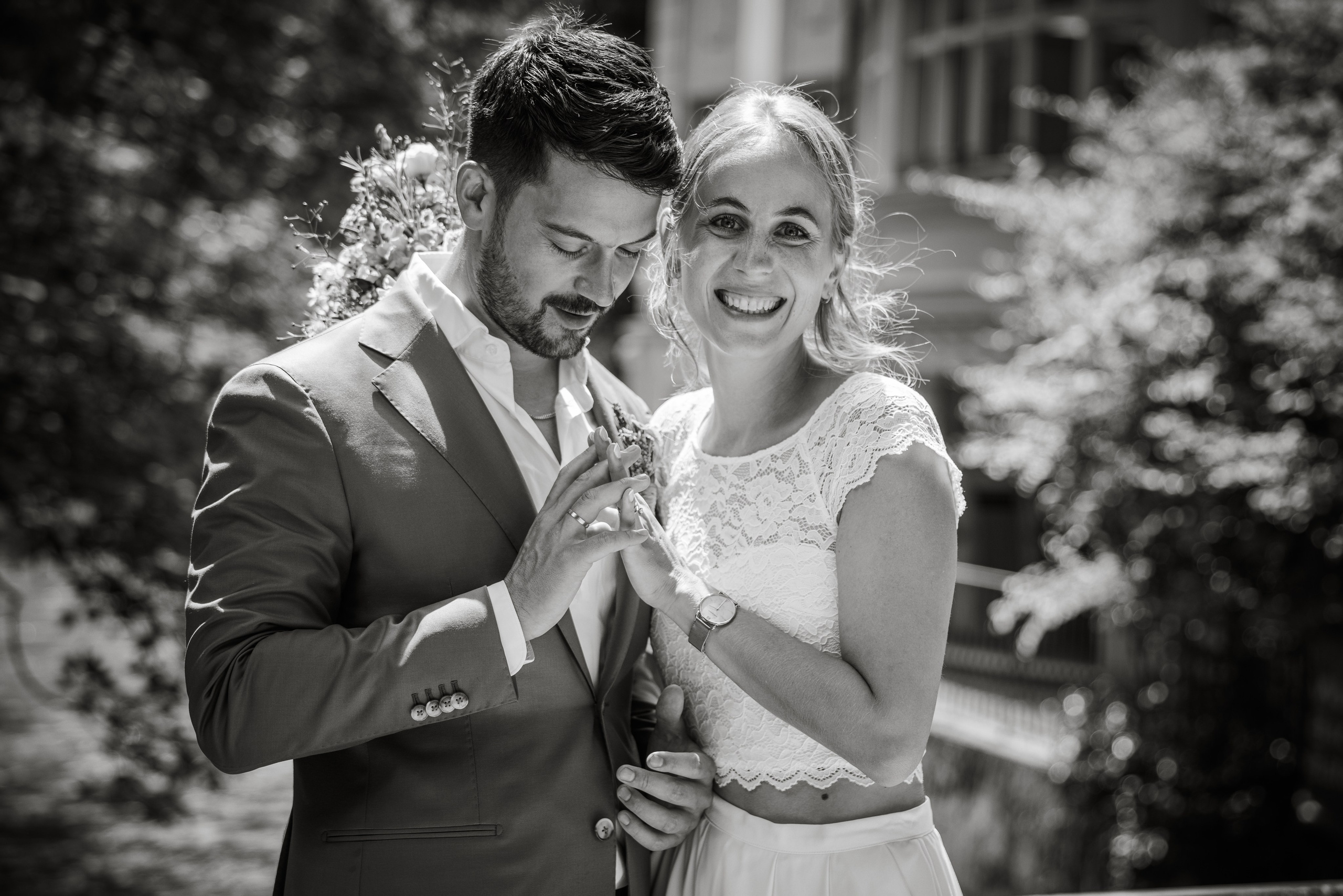 Sommerliche Hochzeitsfotos im Standesamt Mandlstraße & Schwabing. Hochzeitsfotograf München Taufe Familienfotograf Tanja Mauke