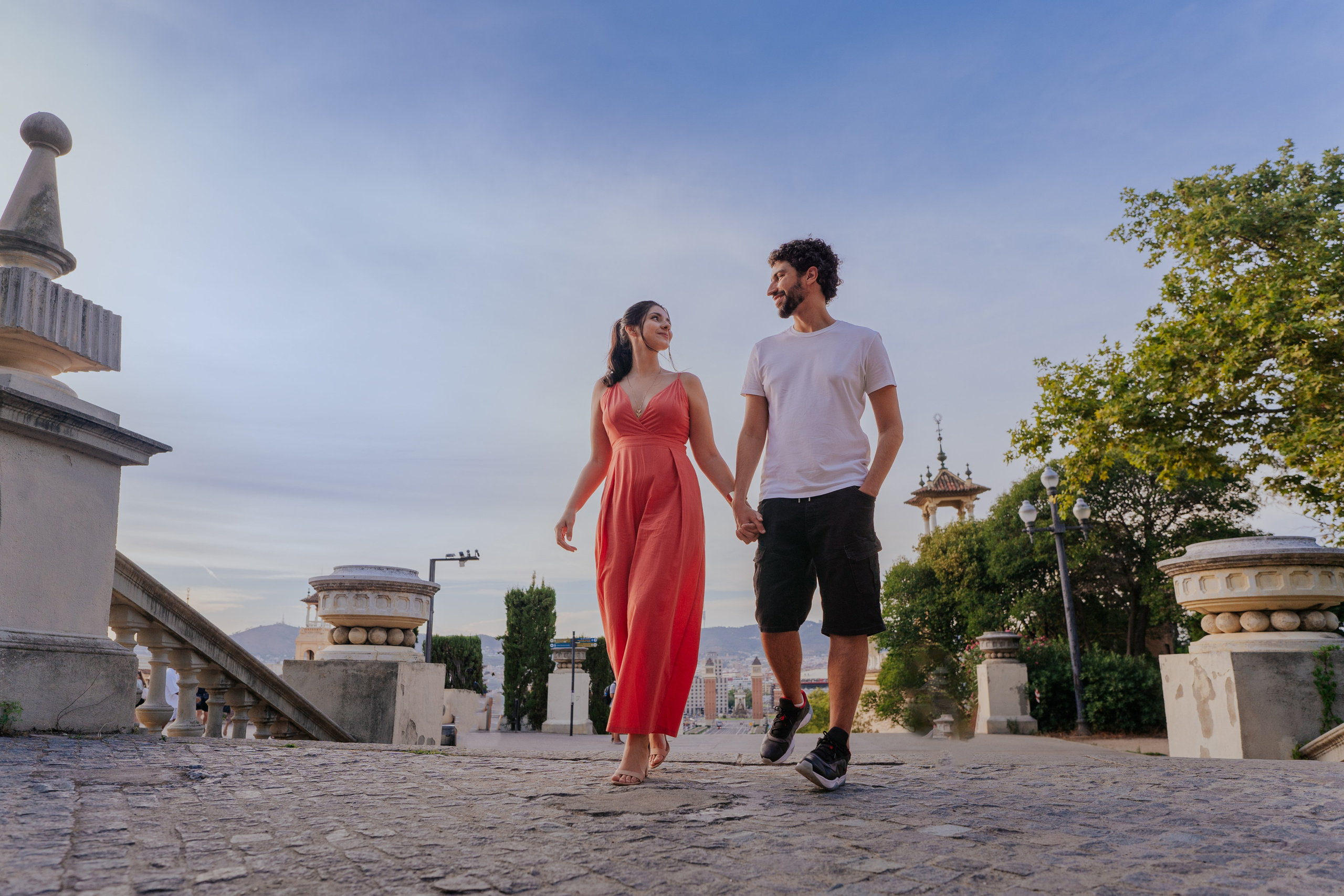 Love Story Montjuic. DiaFoto — Wow Photographer in Barcelona | Premium Barcelona Photoshoot Experience