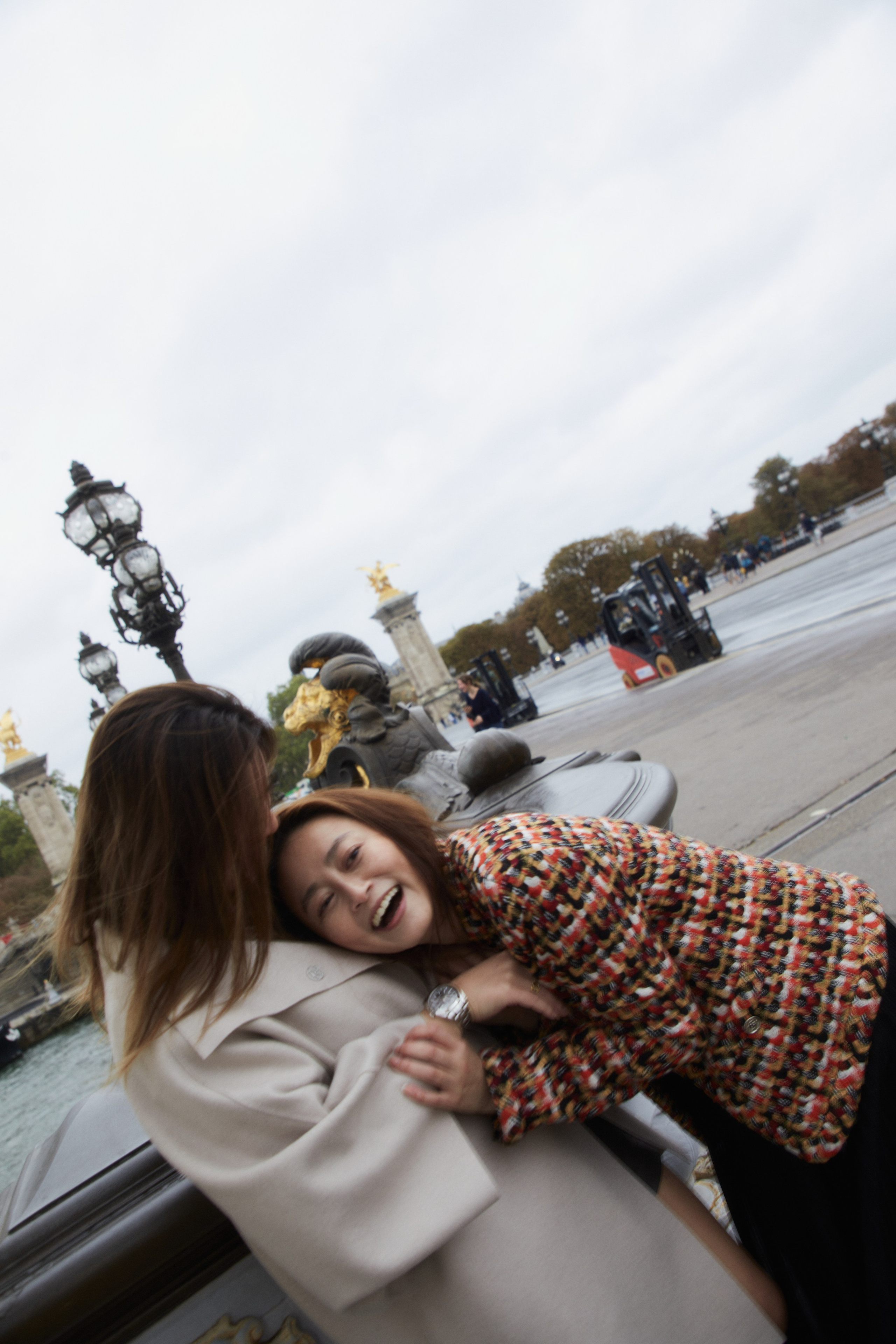 Friends. Photographer in Paris