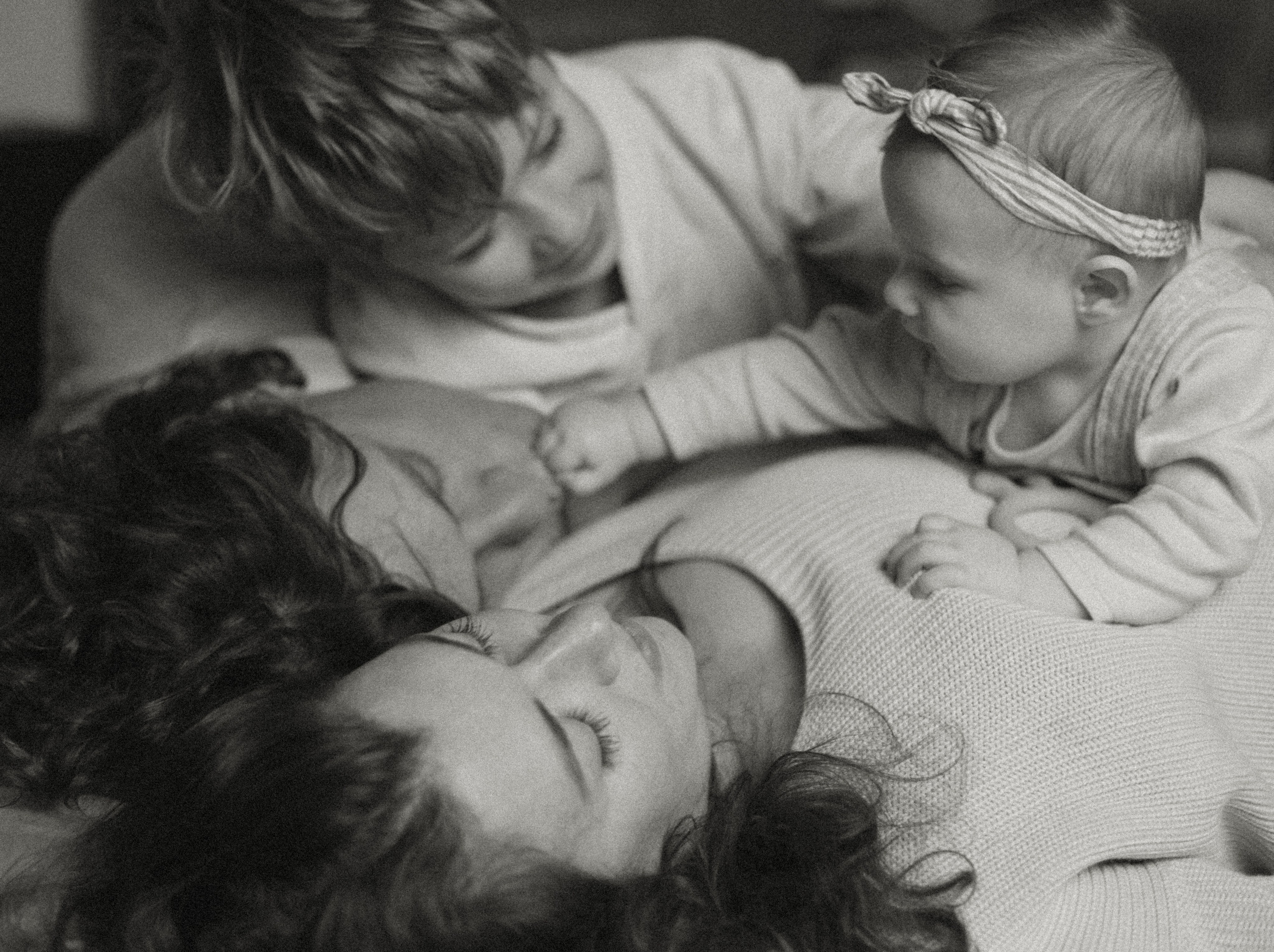 Séance photo de famille pour Noël. Histoires d’amour, séances photos de famille et de mariage en France