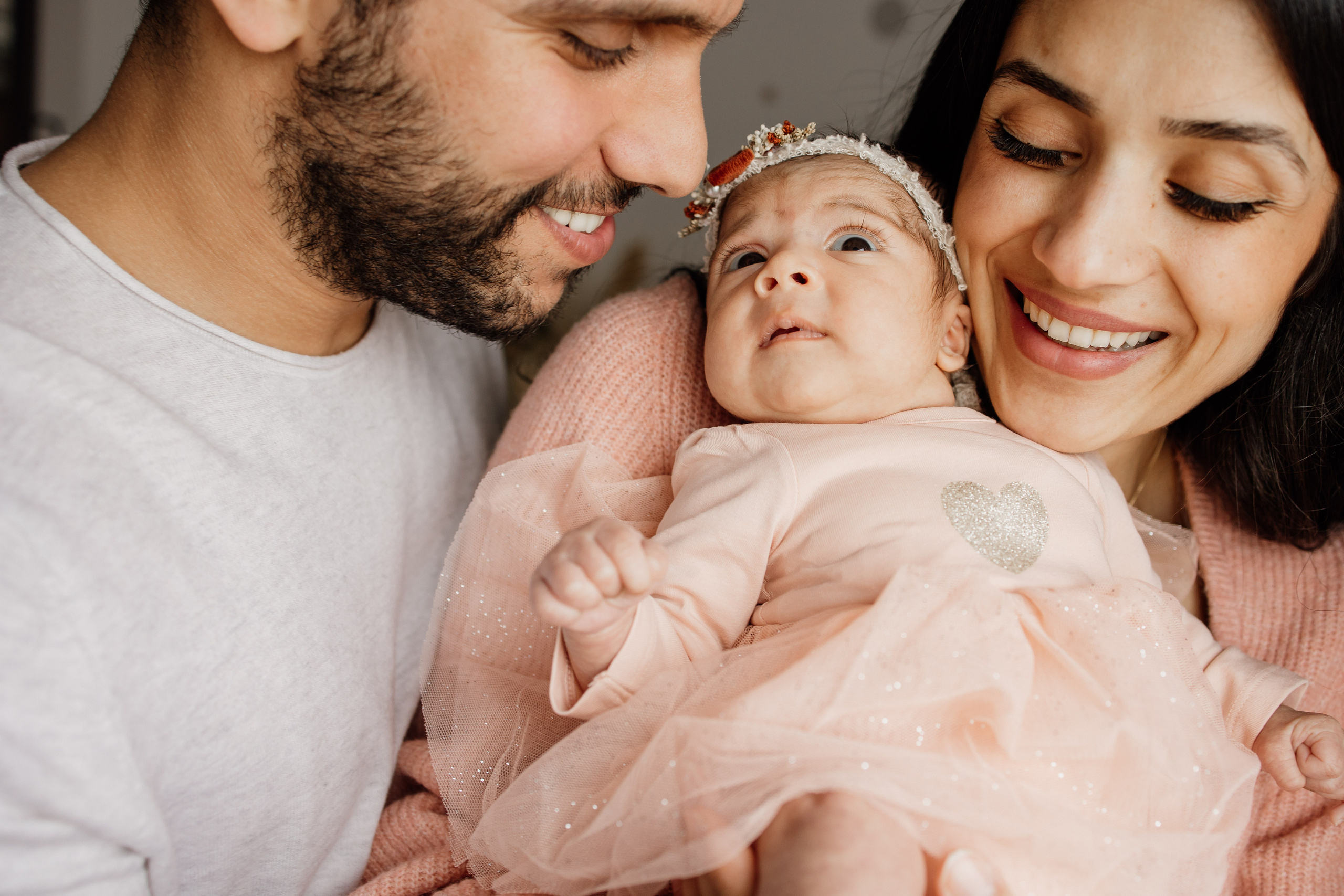 Photoshoot dans le jardin au printemps. Je suis Olga, votre photographe de famille à Metz et dans toute la France