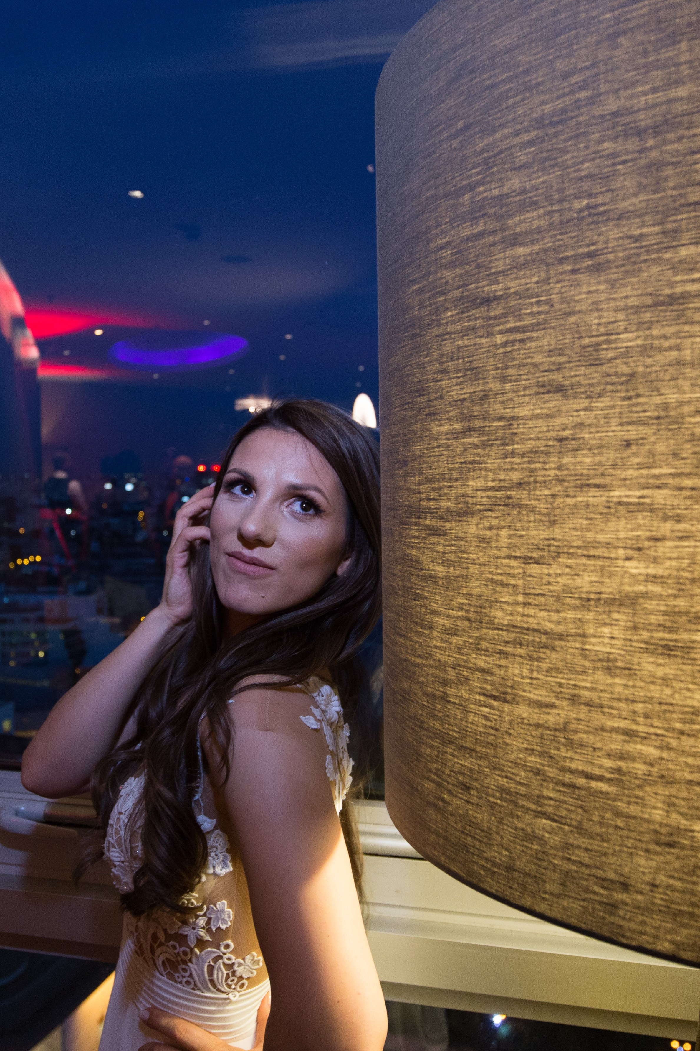 Sedinta foto la restaurant, fotografii de nunta, fotograf de nunta bucuresti, fotografii nunta in restaurant, pozing mireasa, obiceiuri, fotografie profesionala nunta, poze fashion.