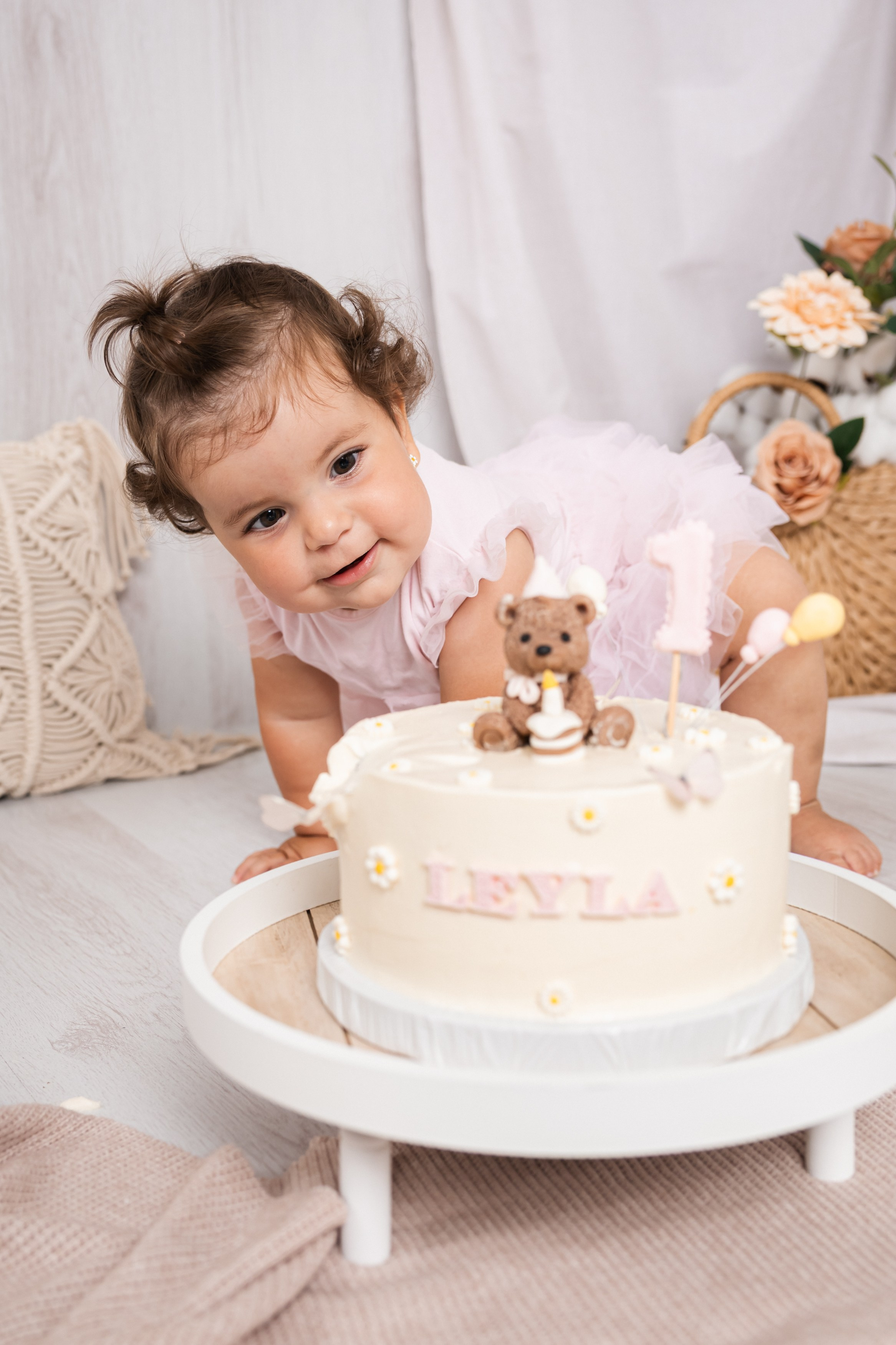 Smash cake focení — první narozeniny plné radosti. Lifestyle a rodinná fotografka v Pisku Oxana Telupilova