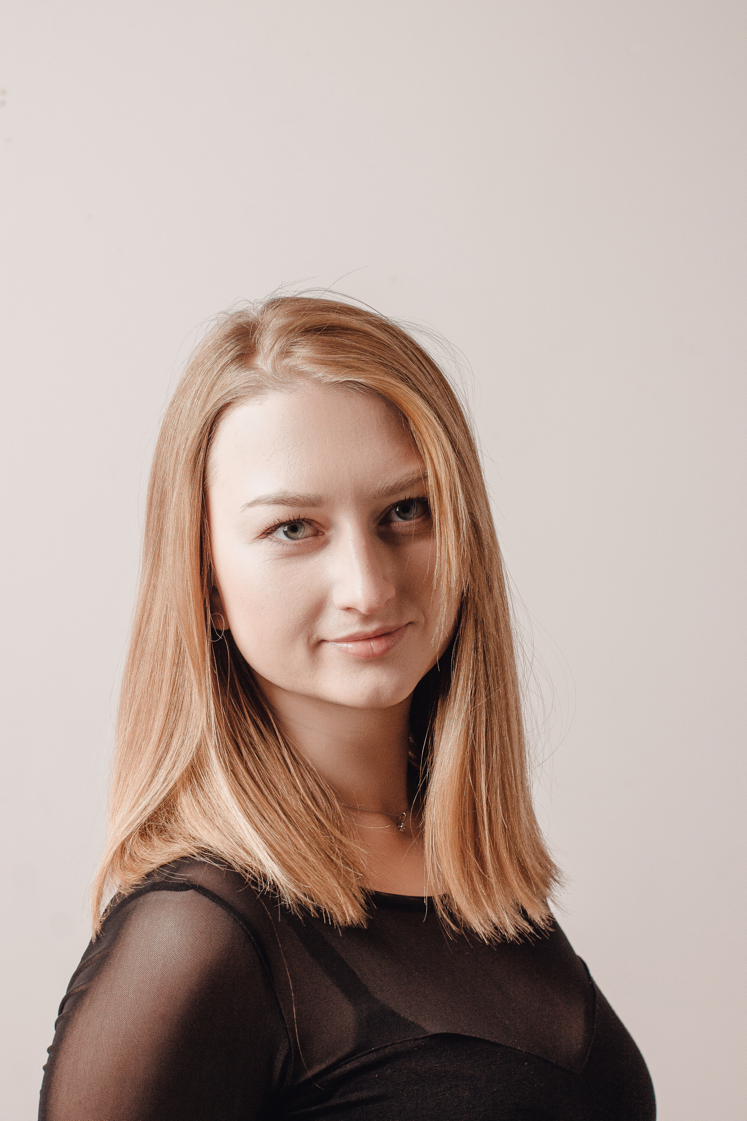 Настя в студии. Свадебный и портретный фотограф в Белграде Екатерина Македонская