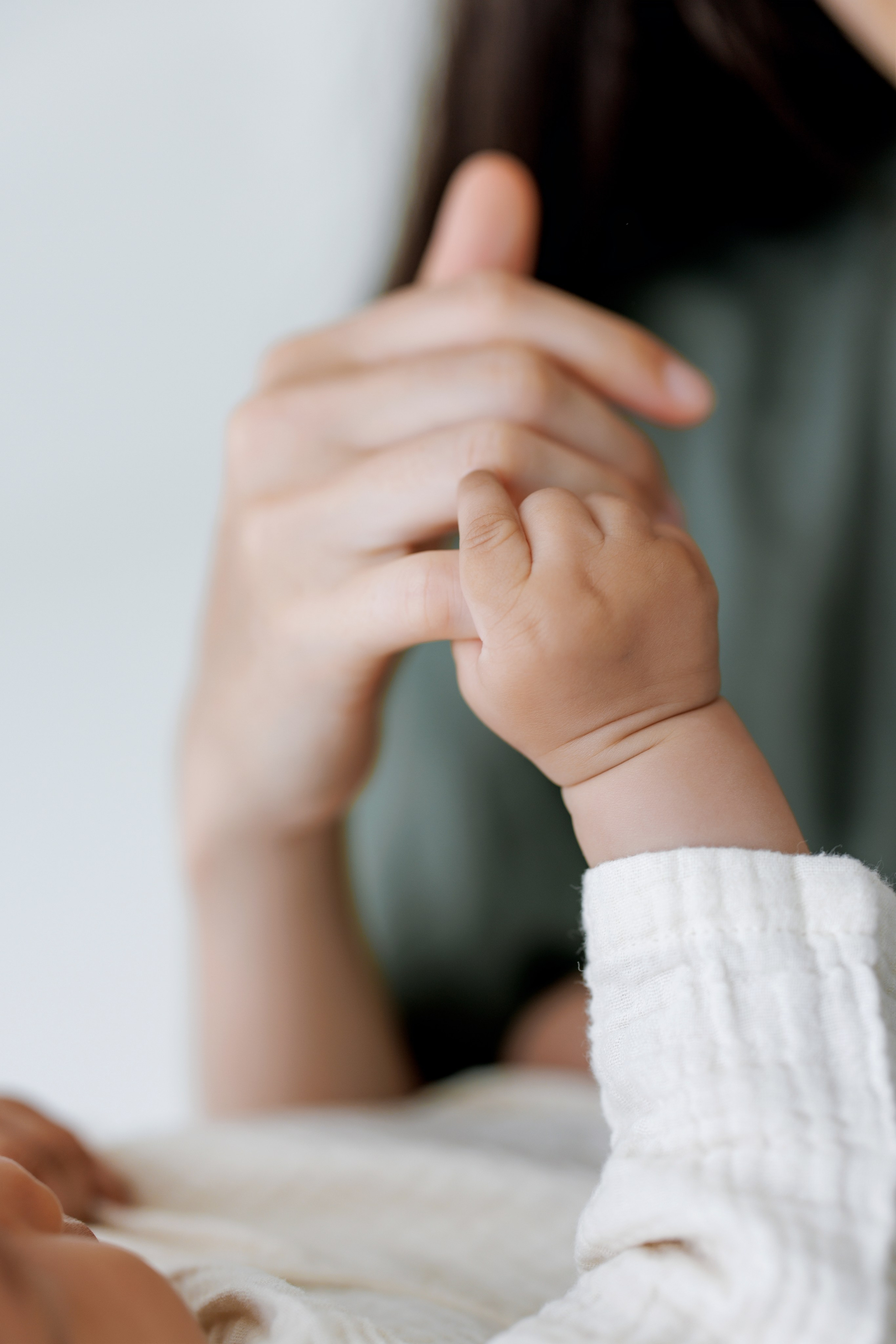 Newborn-Fotografie in Zürich — Natürlich. Minimalistisch. Ohne Zeitdruck. Wedding and Family Photographer Switzerland and Italy. Valeria Diaz