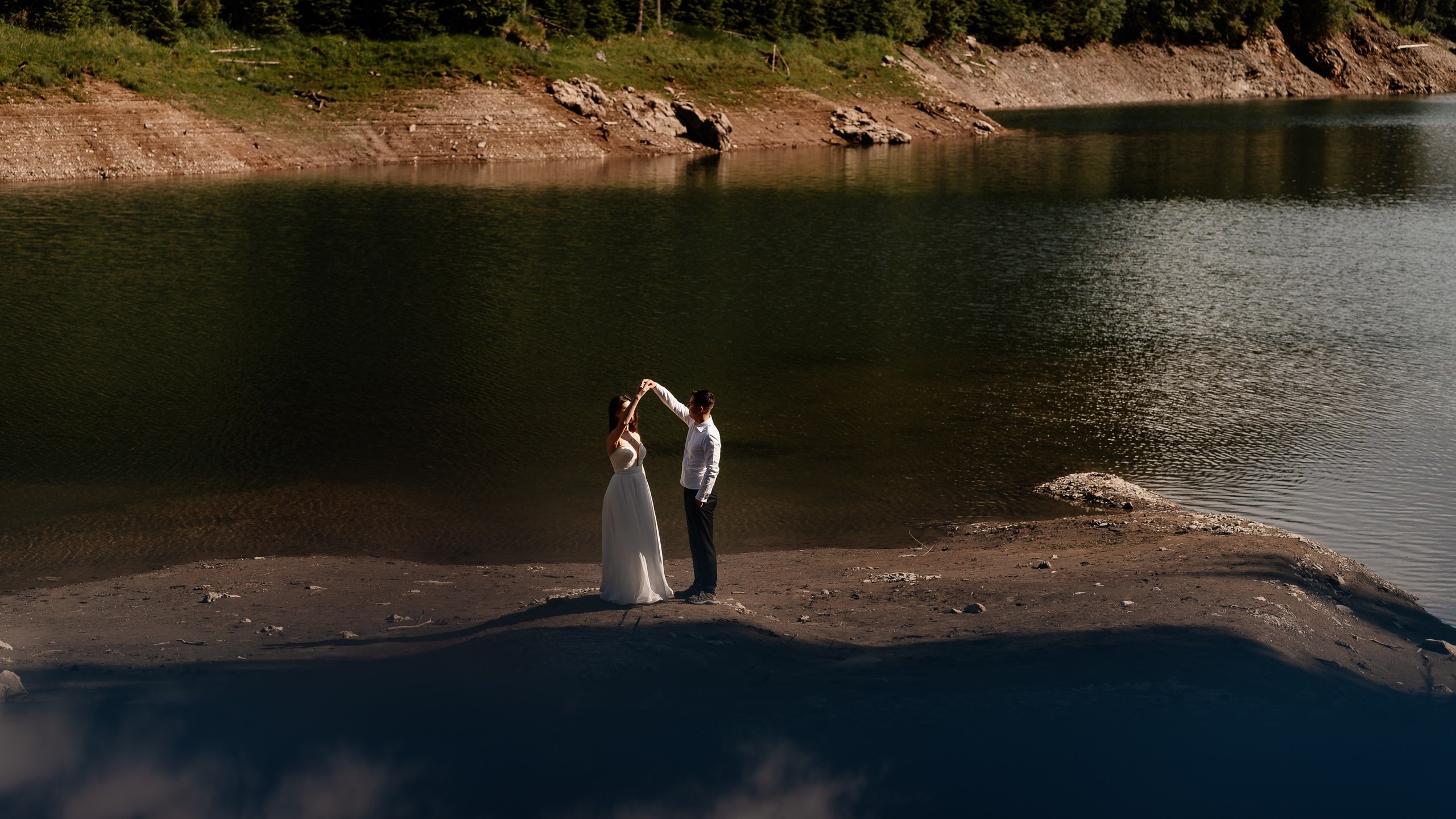 Trash the Dress la Lacul Bolboci  | Mihai Popa Fotograf. Fotograf Nuntă & Botez București - Mihai Popa | Dincolo de oameni, imortalizez emoții!