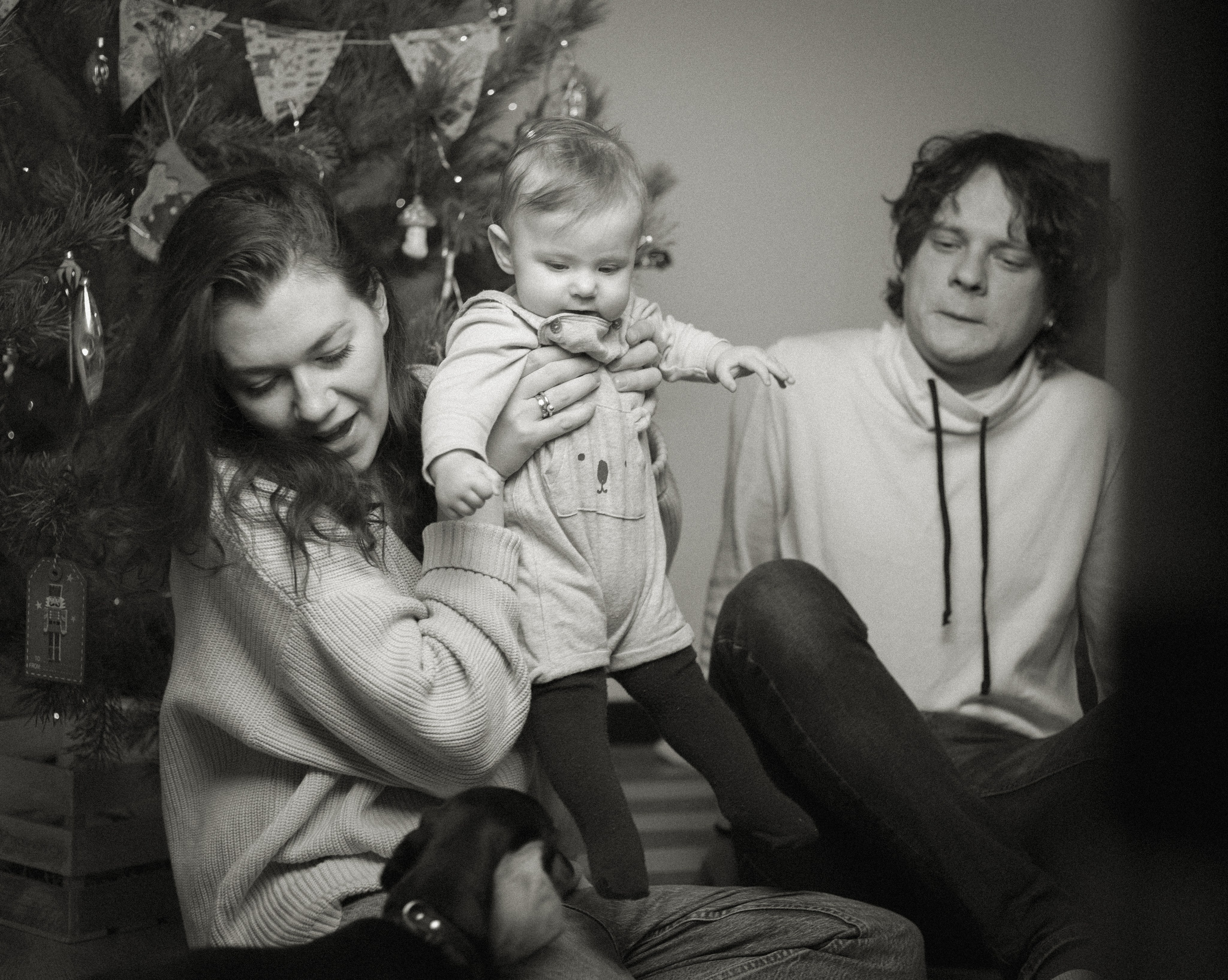 Séance photo de famille pour Noël. Histoires d’amour, séances photos de famille et de mariage en France