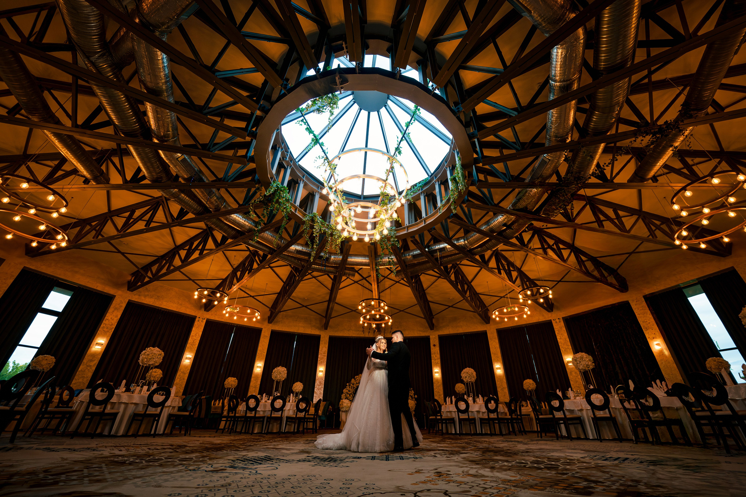 Andreea, Damian si Aris. Acasă