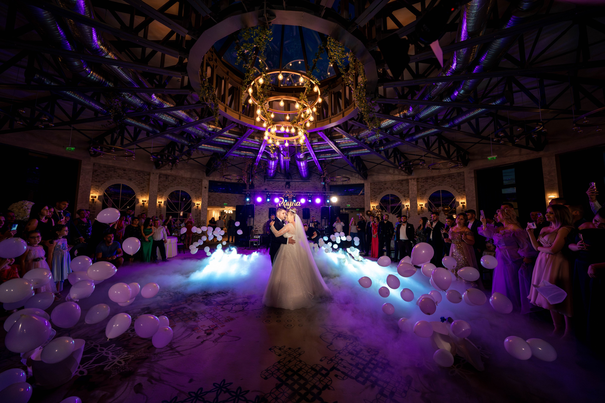 Andreea, Damian si Aris. Acasă