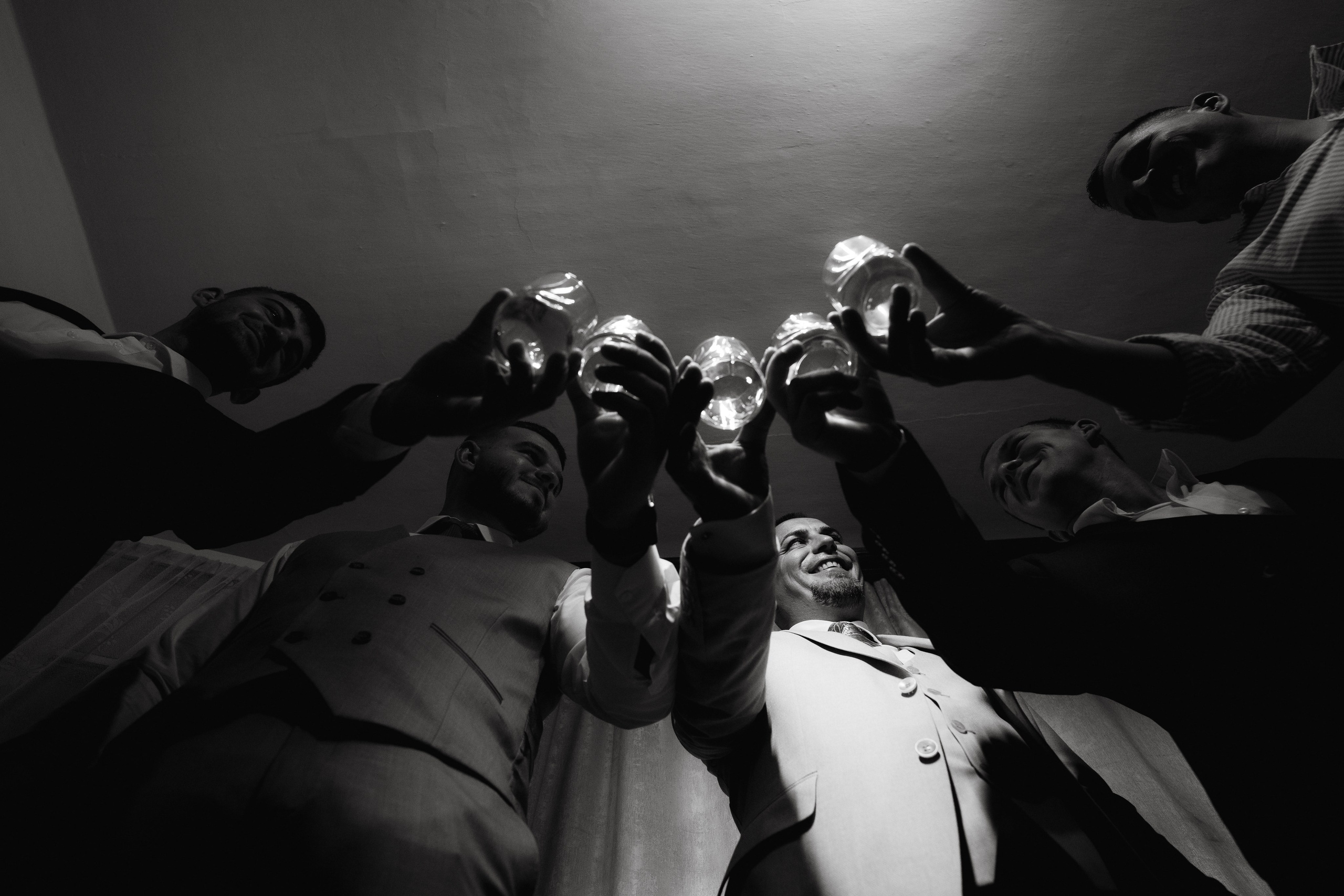 Documentary Weddings. Adrian Aioanei — Fotograf profesionist de nuntă în Iași, Suceava și București. Specializat în evenimente, portrete și fine art