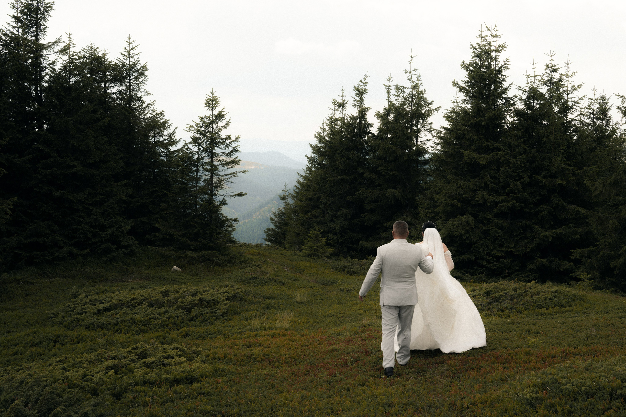 Documentary Weddings. Adrian Aioanei — Fotograf profesionist de nuntă în Iași, Suceava și București. Specializat în evenimente, portrete și fine art