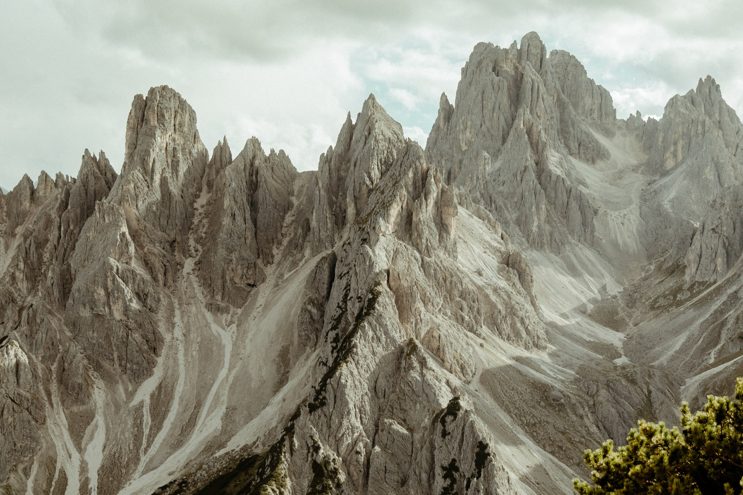 Secret Dolomites elopement at Lago di Braies & Cadini di Misurina | Best place to elope in Italy. Iceland elopement photographer & videographer