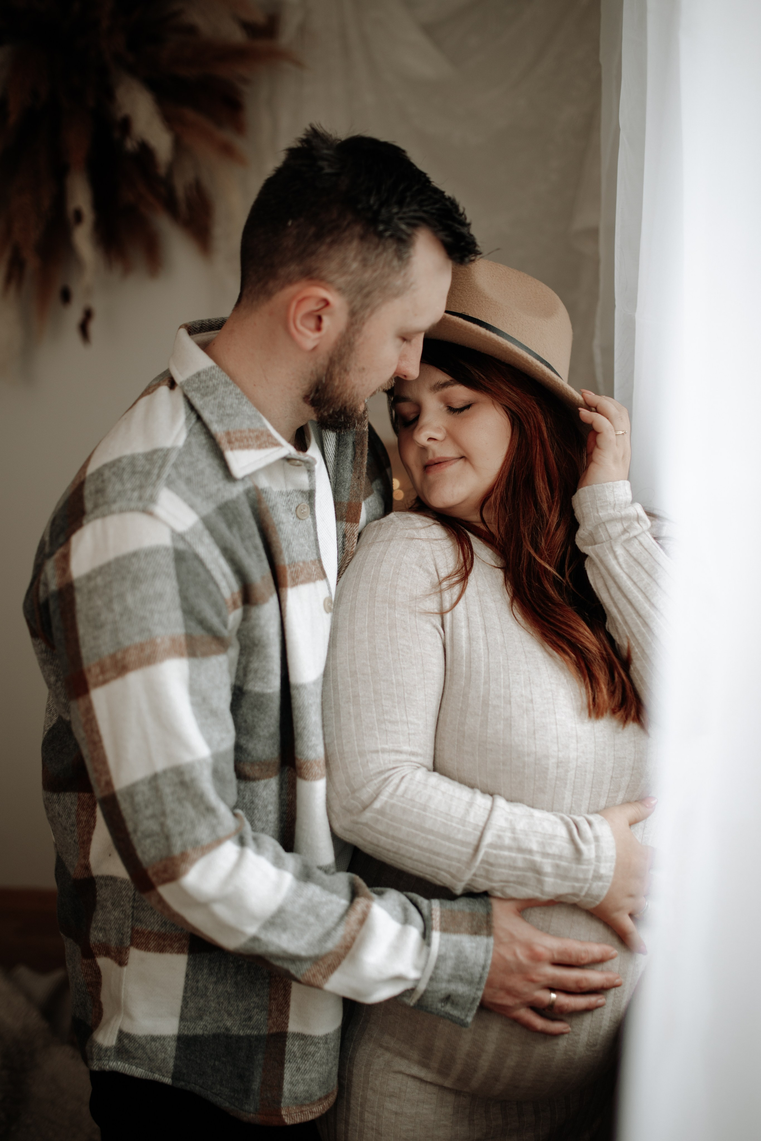 Pełna emocji fotografia sesja ciążowa lifestyle | Natalia Malinowska Fotografia | Augustów Warszawa. Natalia Malinowska Fotografia | Fotograf ślubny i rodzinny Augustów Warszawa