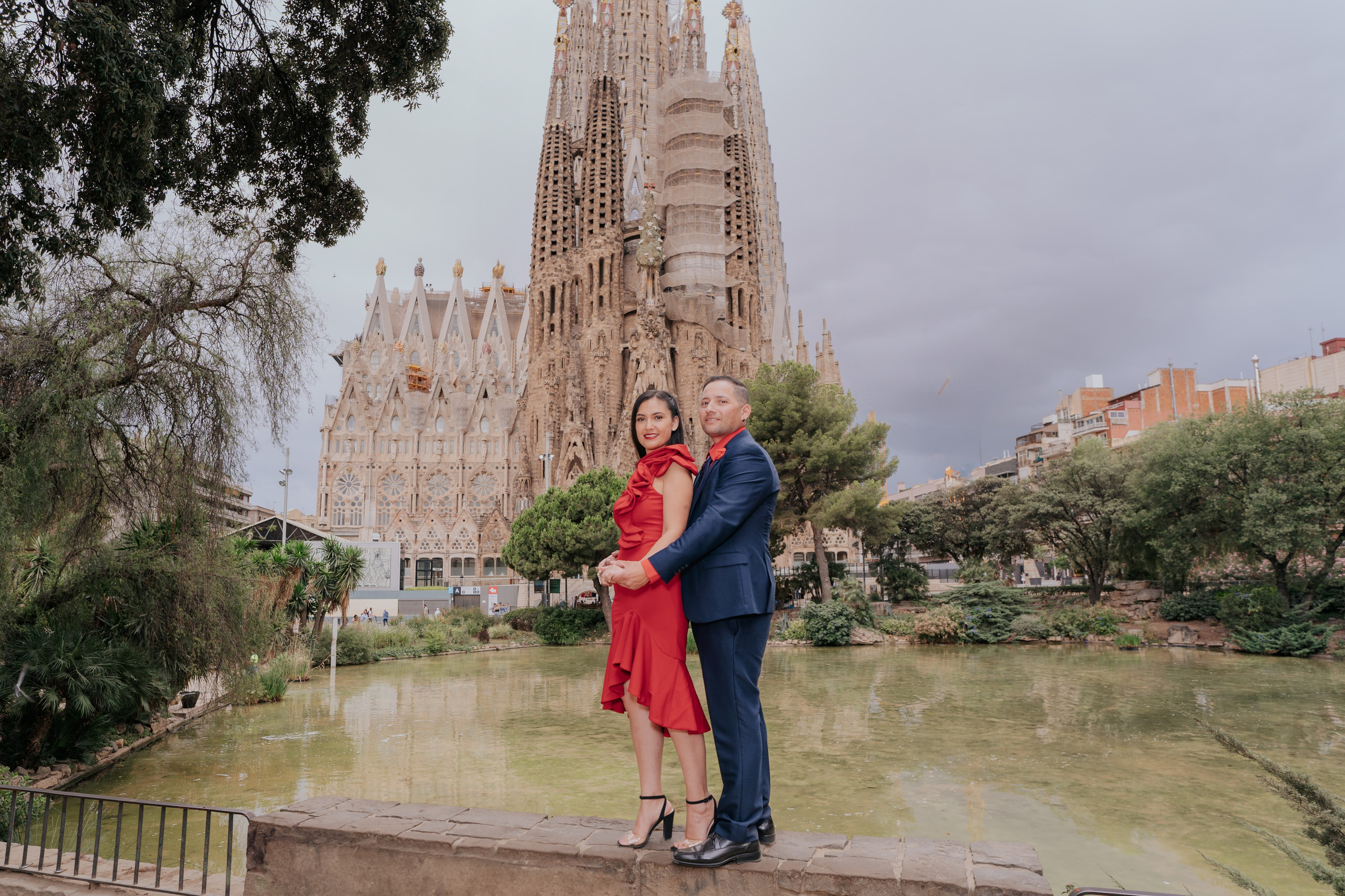 Barcelona photoshoot Sagrada Familia in Spring