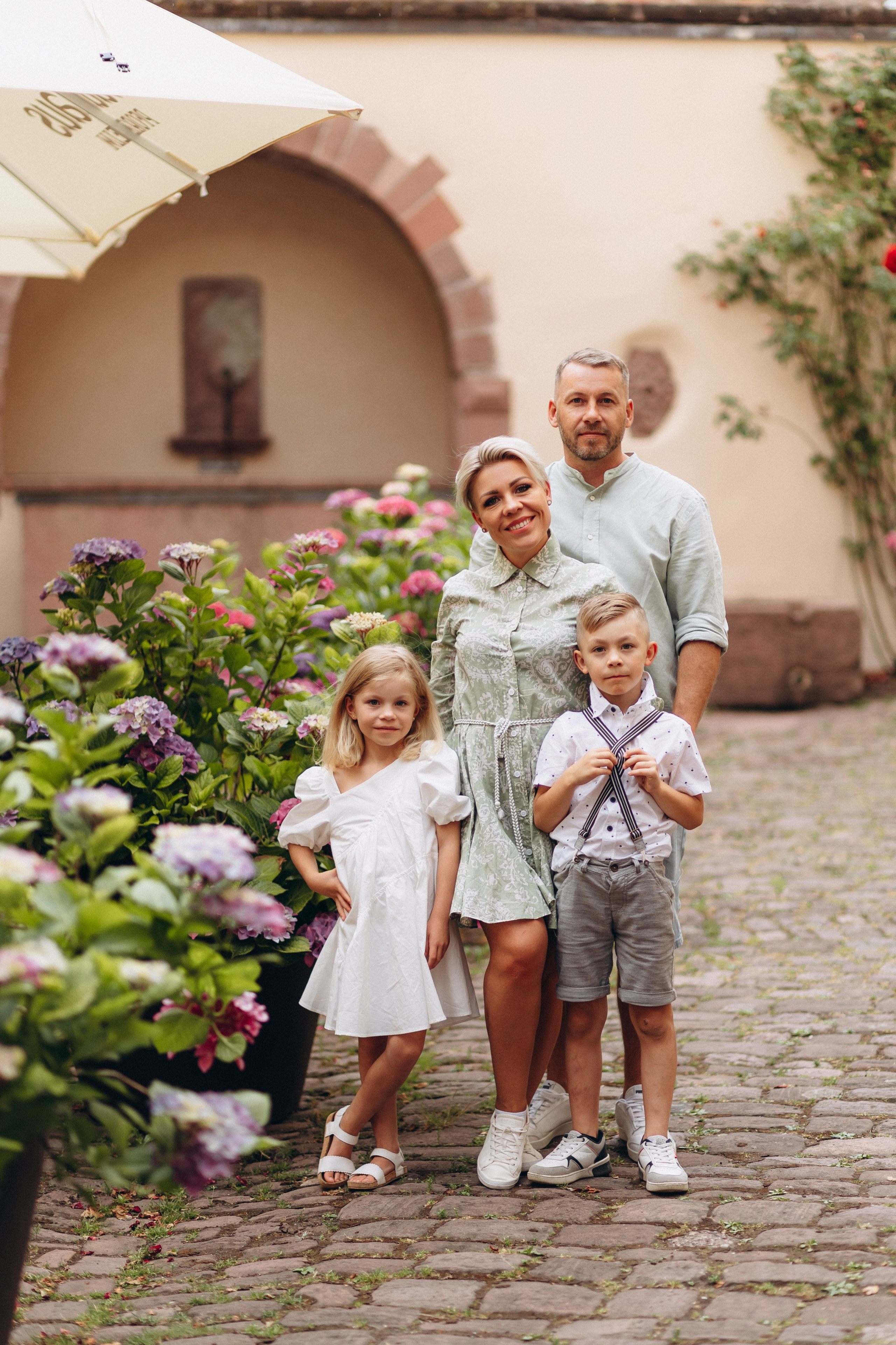 Pretty Family. Wedding and Family Photograph
