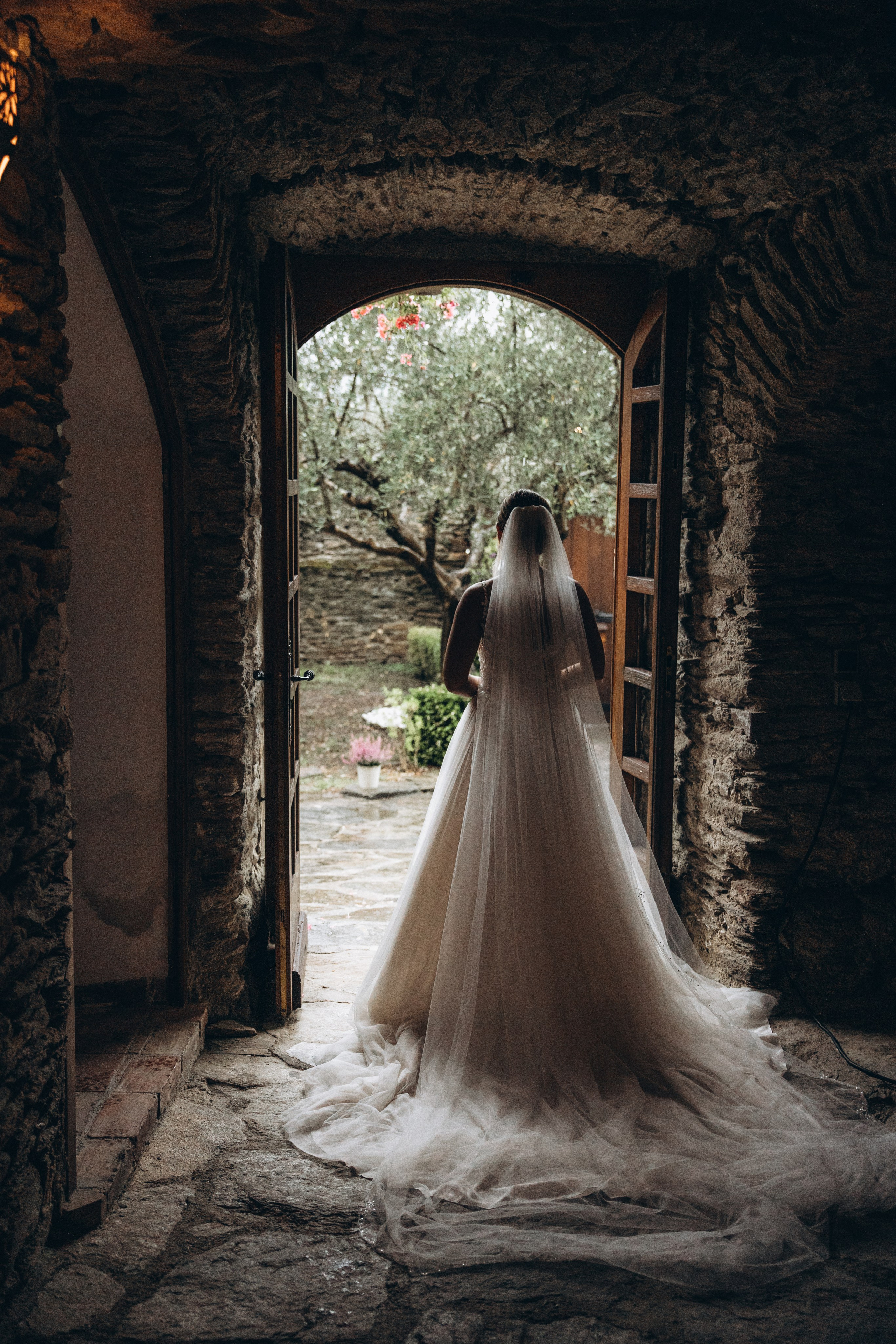 Chloé & Tom. Eugenie Smirnova — wedding, corporate and lifestyle photographer in Toulouse and Southwest France