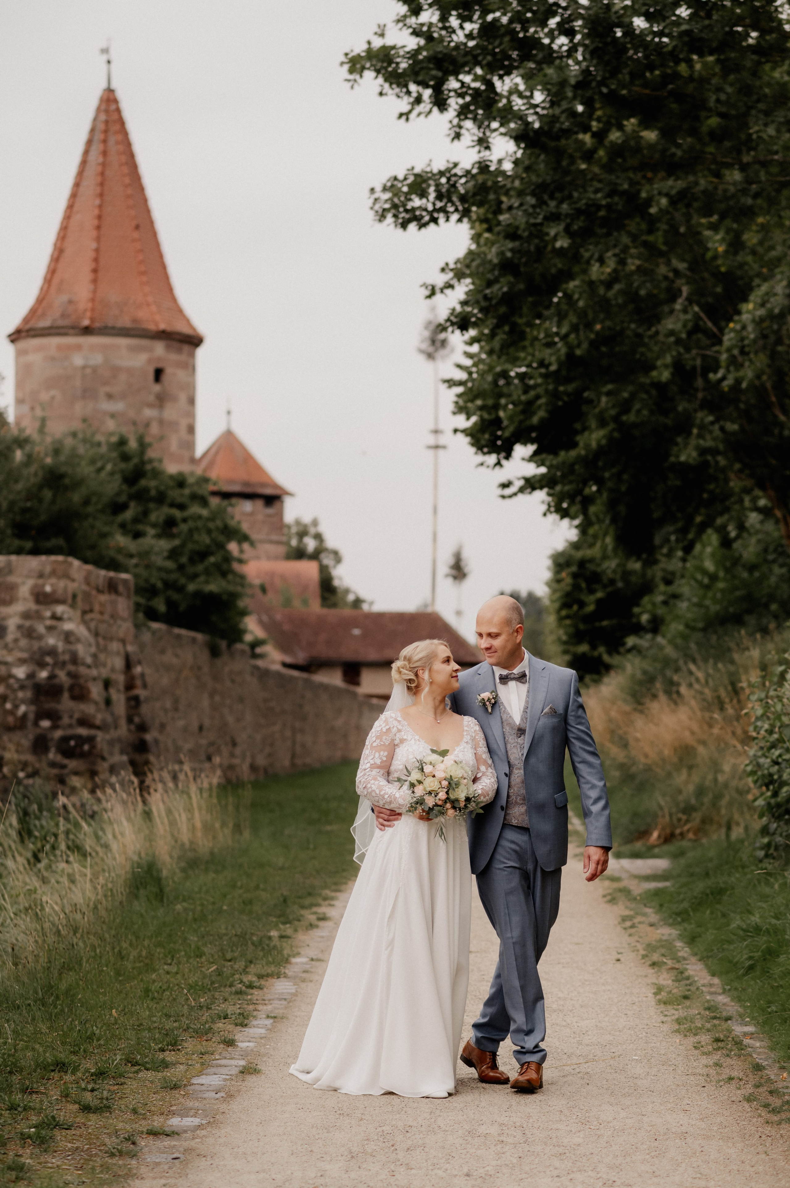 PRE-WEDDING IN WOLFRAMS-ESCHENBACH. Photographer in Nuremberg Irina Mehnert from Ansbach