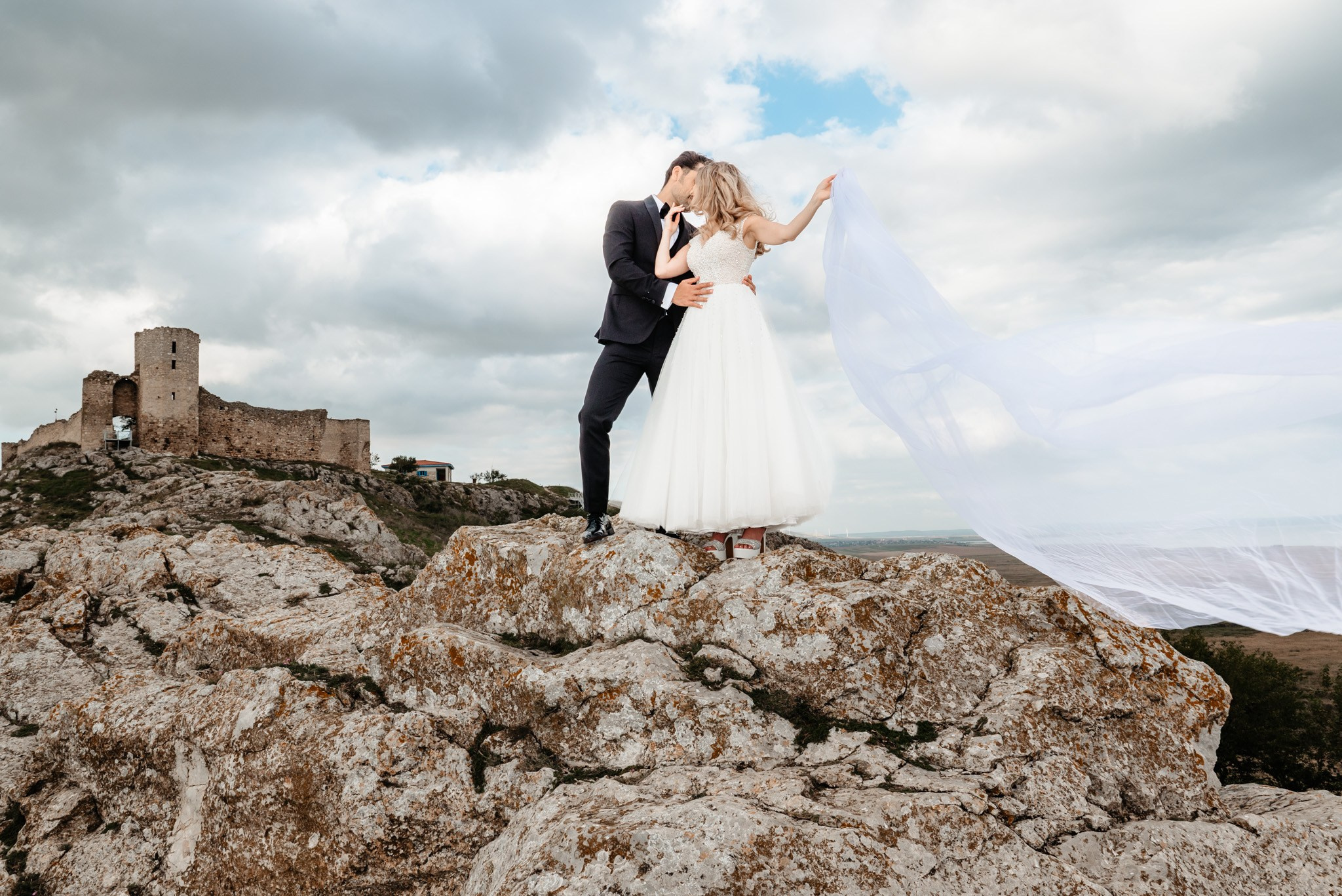 Alexandra & Robert. Www.besttalesstudio.com