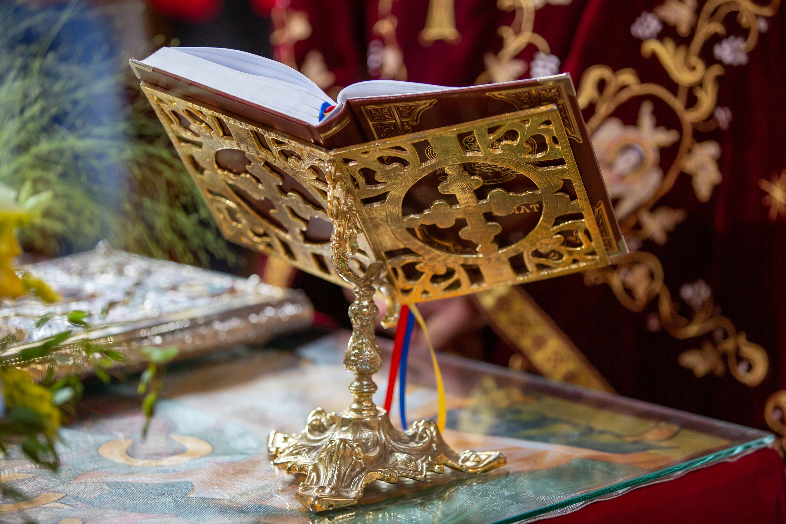 “Bebeluș botezat în biserică, ținut în brațe de nași”	•	“Detaliu cu lumânarea de botez decorată cu flori albe”	•	“Părinți emoționați alături de copilul lor la ceremonia de botez”	•	“Masa festivă de botez cu decor tematic și tort personalizat”	•	“Momentul în care preotul toarnă apă sfințită pe fruntea bebelușului”	“Bebeluș în rochie albă de botez, zâmbind în brațele mamei”	•	“Detaliu cu cruciulița de botez așezată pe o pernă de satin”	•	“Părinți și nași aprinzând lumânările în timpul ceremoniei de botez”	•	“Tort de botez decorat cu figurine tematice și numele copilului”	•	“Copil botezat dormind liniștit în pătuțul decorat festiv”	•	“Momentul în care preotul binecuvântează copilul în fața altarului”	•	“Invitați adunându-se în jurul mesei festive la petrecerea de botez”	•	“Bebeluș ținând în mână o jucărie personalizată primită la botez”	•	“Familie fericită pozând împreună după ceremonia de botez”	•	“Decor tematic cu baloane și flori la locația petrecerii de botez” fotograf Botoșani fotograf evenimente fotograf botez Alin Chirila fotograf alinofotostudio,- Preotul ținându-l pe micuțul Mathias Gabriel la botez, în biserica Înălțarea Domnului, Copălău  - Detalii de la botezul lui Mathias – lumânare, trusou și icoană  - Familia lui Mathias Gabriel alături de micuț, în ziua botezului  - Portret emoționant cu mama și bebelușul în brațe, în biserică,fotograf profesionist evenimente Botoșani, Iași, Suceava, Fălticeni, Bacău, Pașcani, Roman - AlinoFotoStudio by Alin Chirilă - servicii foto nuntă, botez, cununie, ședințe foto creative, albume personalizate, fotografii emoționante și calitative pentru cele mai importante momente din viață,fotograf nuntă Botoșani Alin Chirilă,  ședință foto botez Iași - AlinoFotoStudio,  servicii fotograf profesionist evenimente Suceava,  fotograf cununie civilă Fălticeni - Alin Chirilă,  album foto nuntă personalizat Bacău.“Bebeluș botezat în biserică, ținut în brațe de nași”	•	“Detaliu cu lumânarea de botez decorată cu flori albe”	•	“Părinți emoționați alături de copilul lor la ceremonia de botez”	•	“Masa festivă de botez cu decor tematic și tort personalizat”	•	“Momentul în care preotul toarnă apă sfințită pe fruntea bebelușului”	“Bebeluș în rochie albă de botez, zâmbind în brațele mamei”	•	“Detaliu cu cruciulița de botez așezată pe o pernă de satin”	•	“Părinți și nași aprinzând lumânările în timpul ceremoniei de botez”	•	“Tort de botez decorat cu figurine tematice și numele copilului”	•	“Copil botezat dormind liniștit în pătuțul decorat festiv”	•	“Momentul în care preotul binecuvântează copilul în fața altarului”	•	“Invitați adunându-se în jurul mesei festive la petrecerea de botez”	•	“Bebeluș ținând în mână o jucărie personalizată primită la botez”	•	“Familie fericită pozând împreună după ceremonia de botez”	•	“Decor tematic cu baloane și flori la locația petrecerii de botez” fotograf Botoșani fotograf evenimente fotograf botez Alin Chirila fotograf alinofotostudio.fotograf botez Amelis Maria, fotografie botez Botoșani, fotograf Alin Chirilă, amintiri botez, fotografii botez, botez Amelis Maria, fotograf copii, fotografie botez în Botoșani,