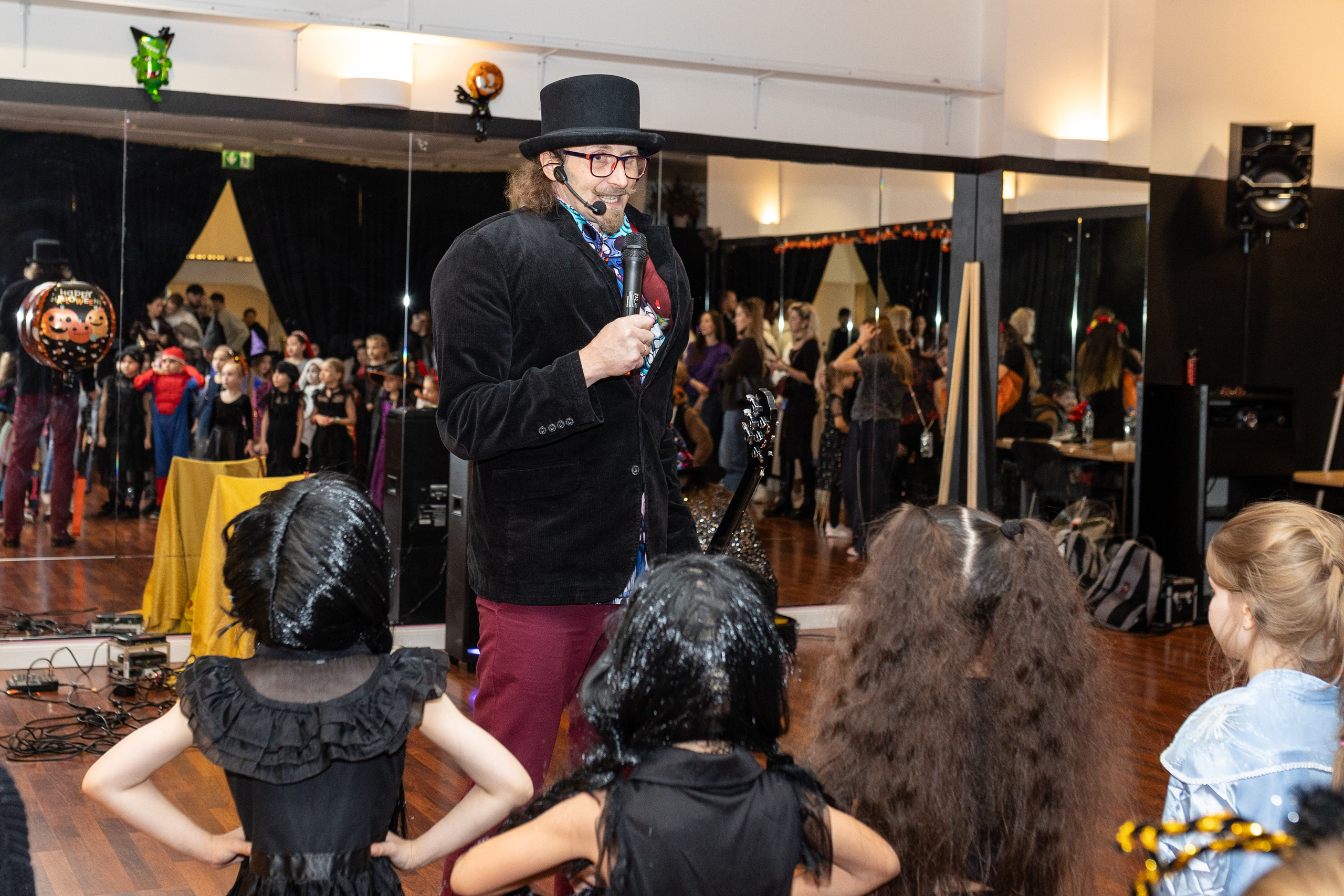 Leo dance studio Helloween 2025. Семейный и детский фотограф в Варшаве Мила Бобровская