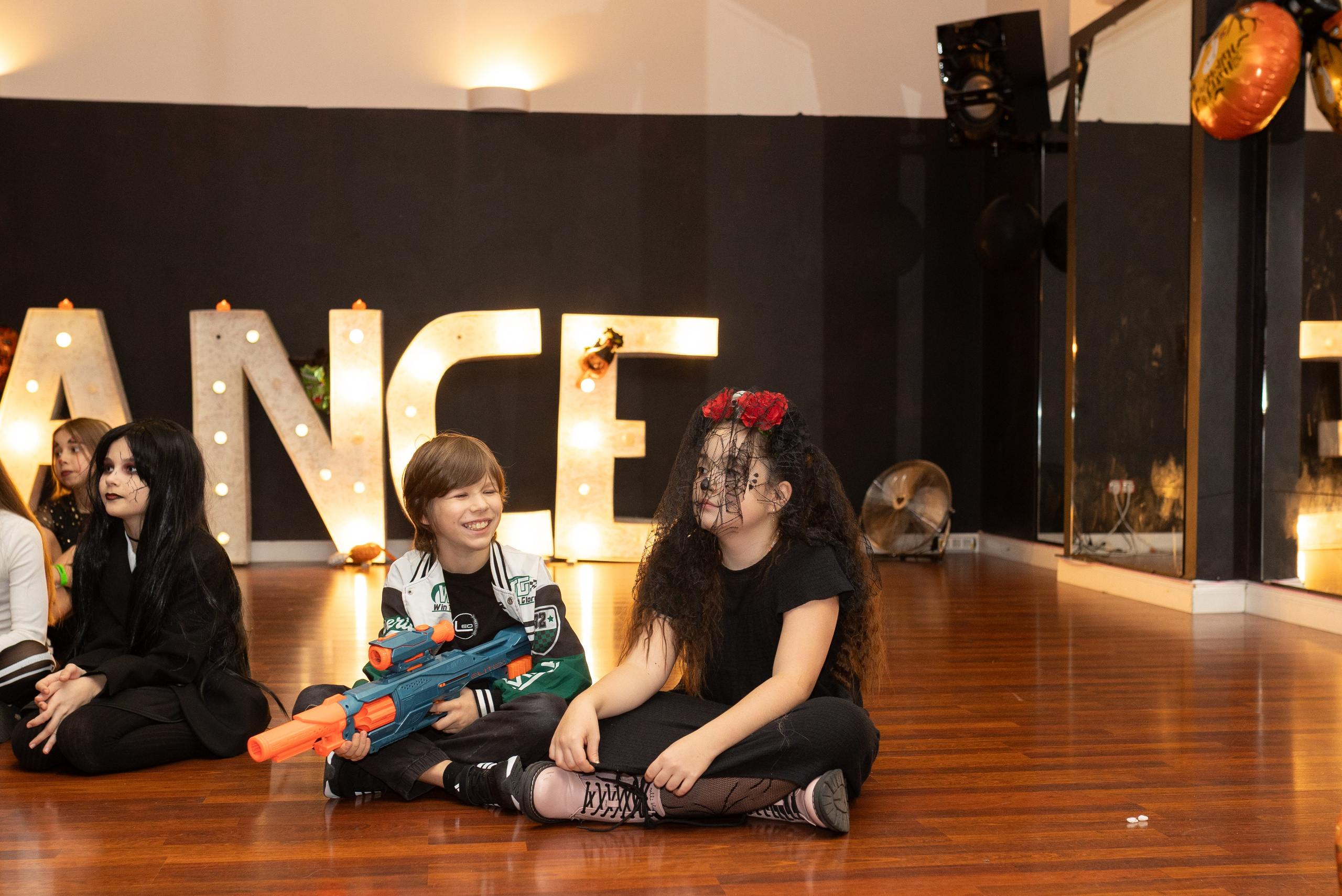 Leo dance studio Helloween 2025. Семейный и детский фотограф в Варшаве Мила Бобровская