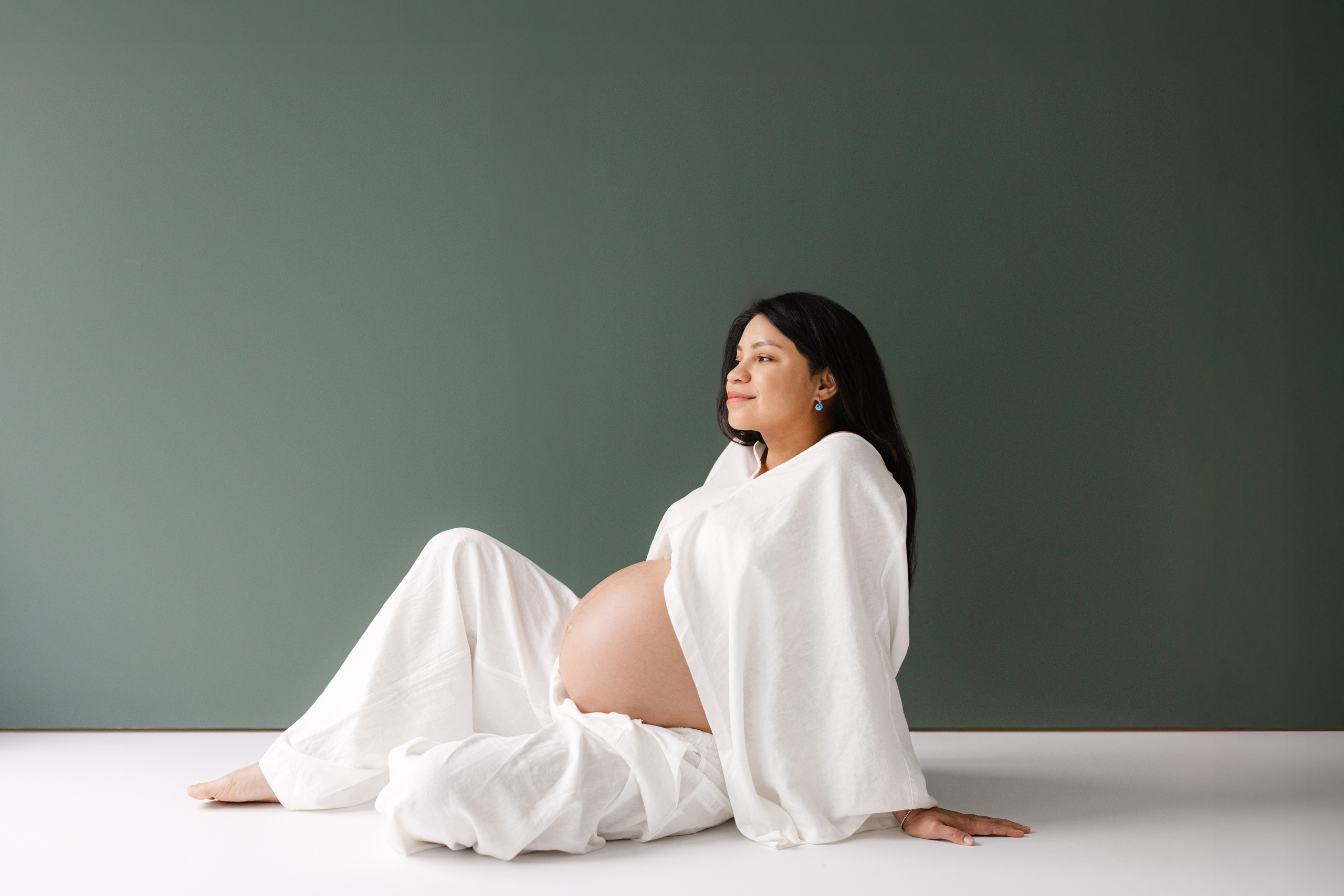 Zeitlose und moderne Schwangerschaftsfotografie in Zürich & Uster — natürlich, unkompliziert und ohne Kitsch. Wedding and Family Photographer Switzerland and Italy. Valeria Diaz