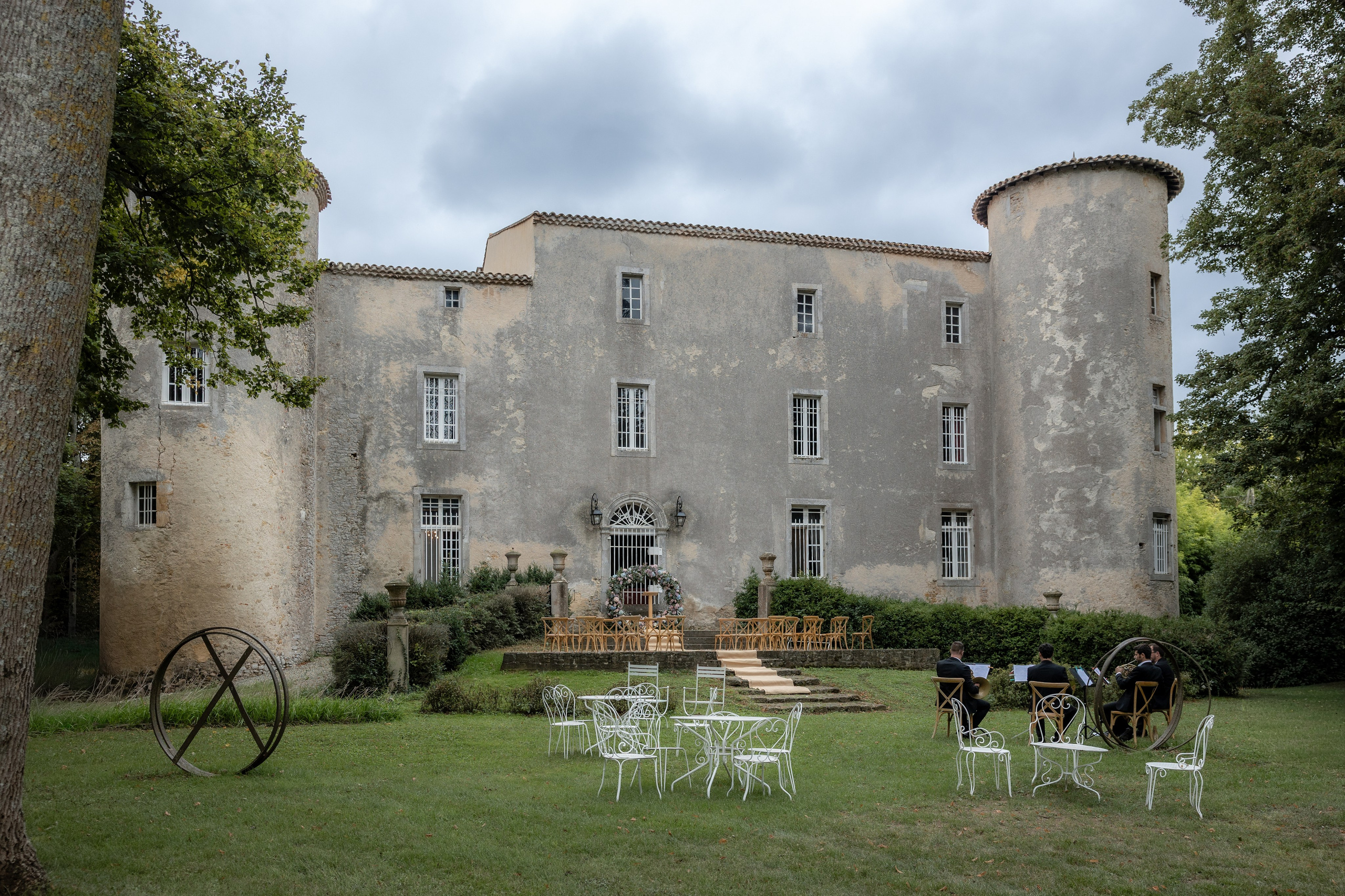Liliana & Michel — an intimate musical wedding at Château La Commanderie, Plaigne. Евгения Смирнова — фотограф в Тулузе и юго-западной Франции