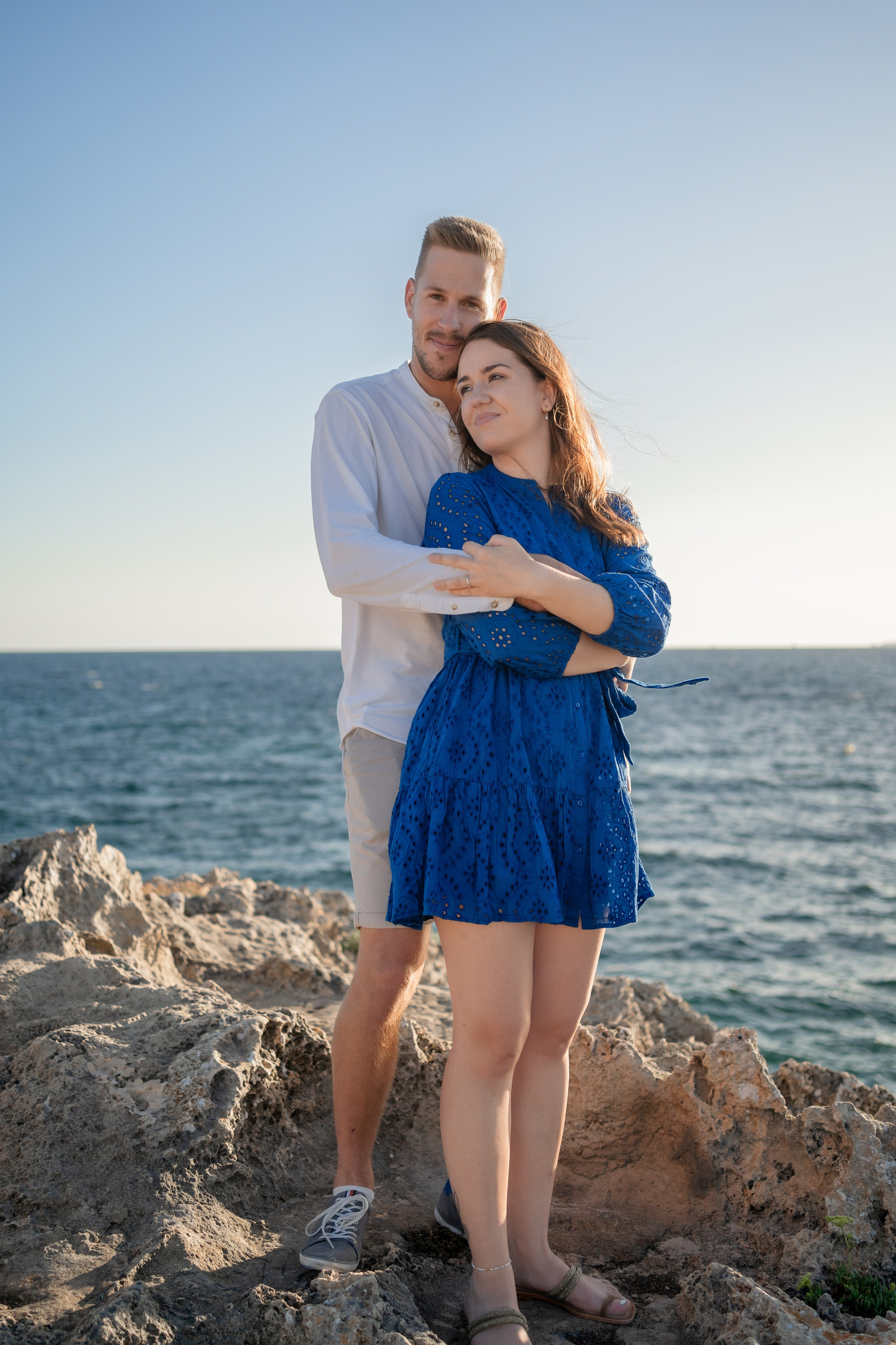Romantischer Heiratsantrag auf Mallorca – Überraschung am Meer. Deine Fotografin auf Mallorca für Familien und Business