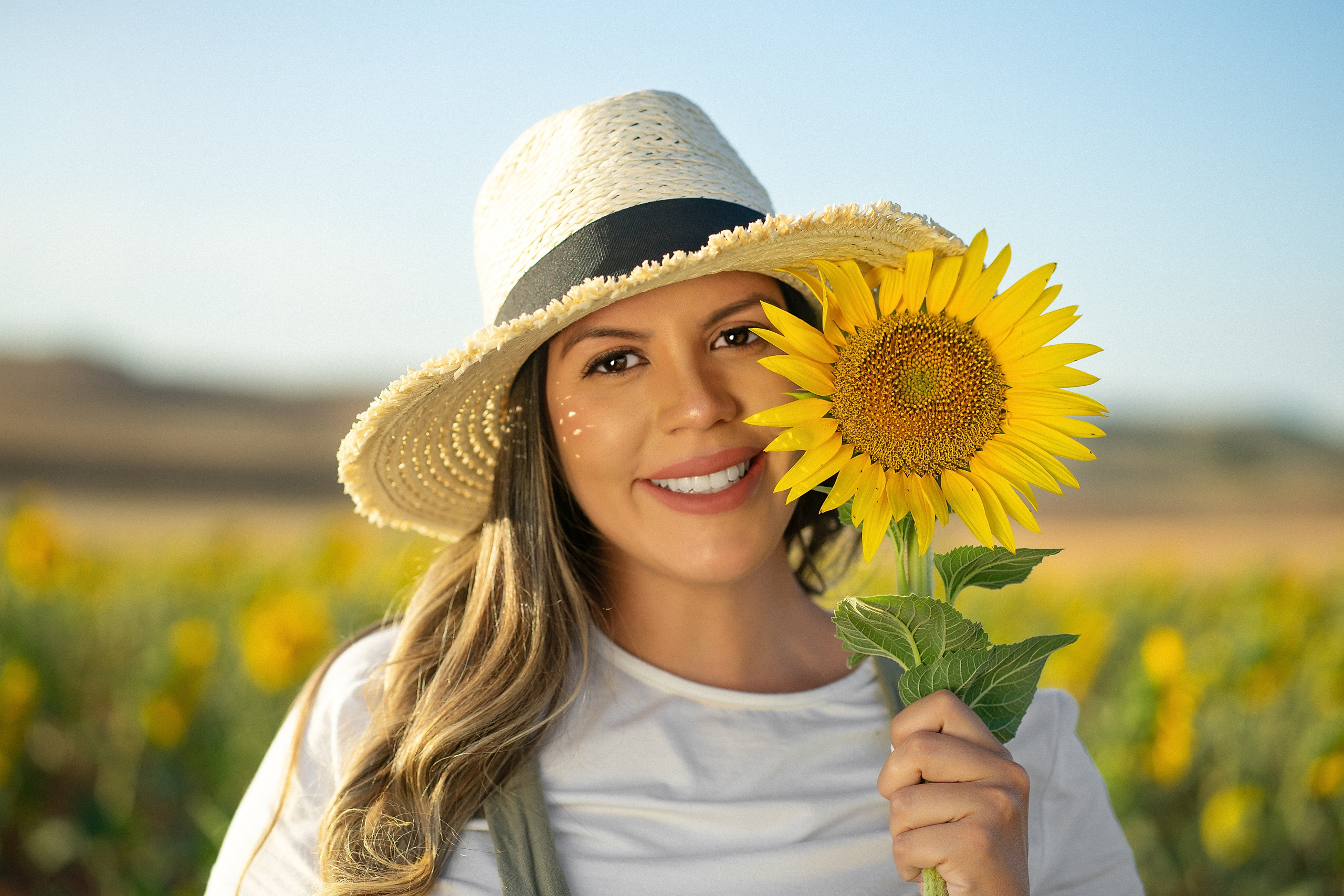 Retrato femenino en Madrid — belleza auténtica con luz natural Asesoría de estilismo, poses y localización. Imágenes elegantes y atemporales. Fotógrafa en Madrid | Retratos femeninos, familia y sesiones con caballos – Anna Maruleva