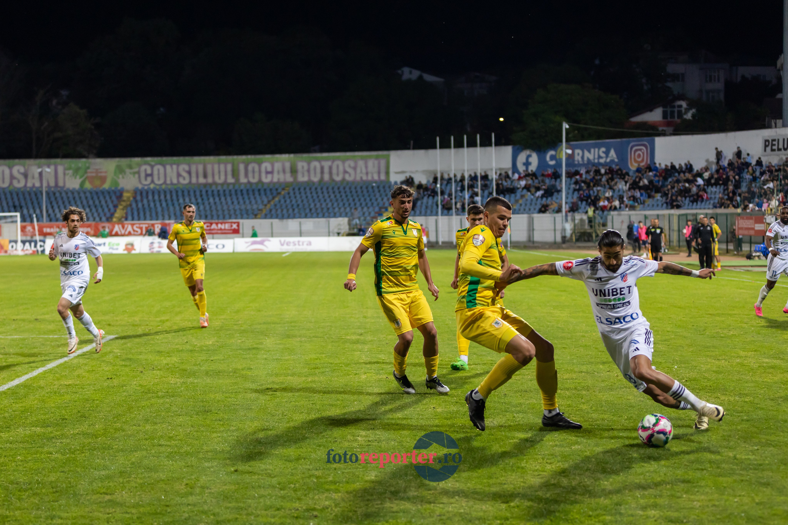 Galerie Foto: FC Botoșani vs. CS Mioveni - Pe 17 mai 2024, am fost martorii unei partide incredibile între FC Botoșani și CS Mioveni, în prima manșă a barajului pentru evitarea retrogradării. În fața unui stadion plin de emoție și speranță, echipa noastră a obținut o victorie importantă, cu un gol marcat de Aldair în minutul 93. 💪 *FC Botoșani 1-0 CS Mioveni*⚽️ Urmăriți momentele cheie ale meciului și bucuria suporterilor în această galerie foto! Pregătiți-vă pentru meciul de retur de pe 24 mai, când vom lupta din nou pentru a rămâne în prima ligă.#FCBotoșani #CSMioveni #BarajRetrogradare #ForzaBotoșani 