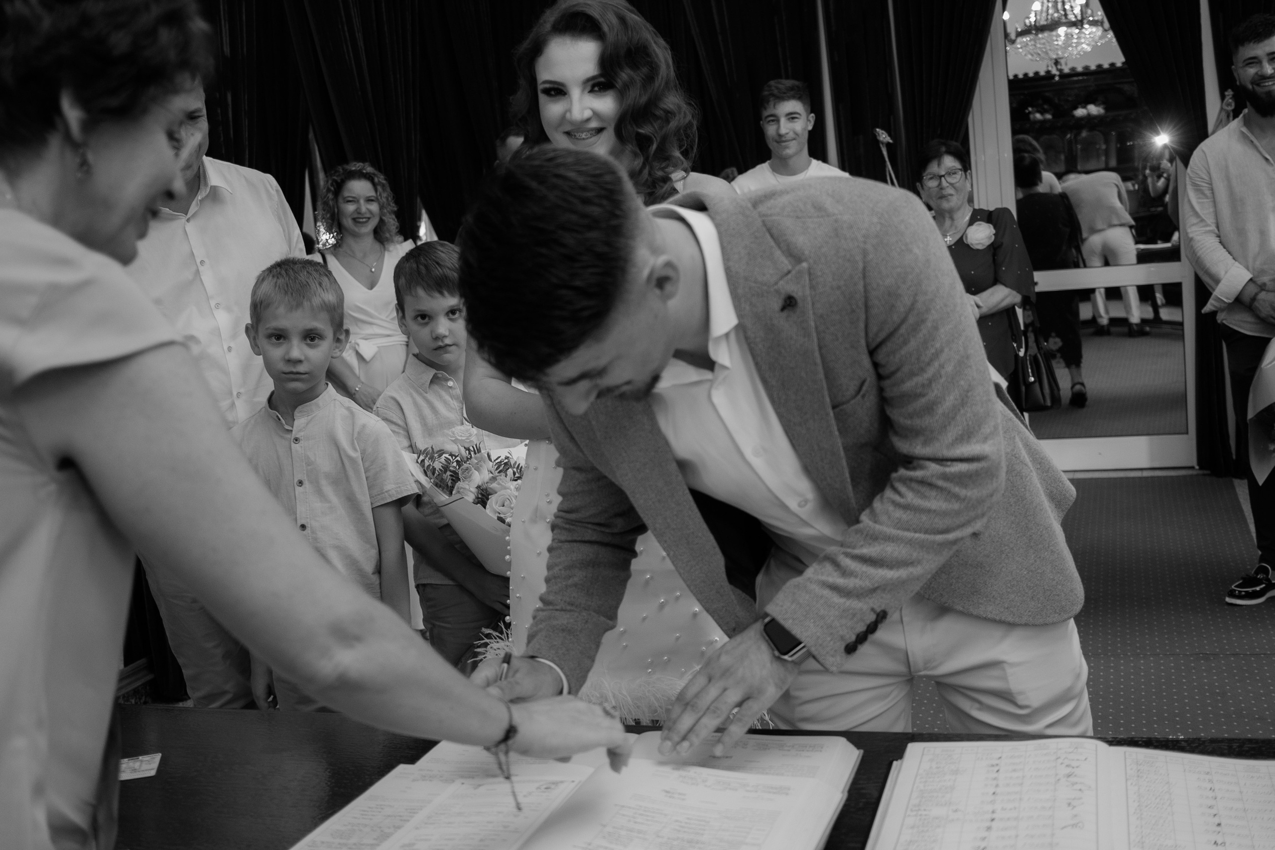 Ana & Mihai. Fotograf si videograf — evenimente si studio