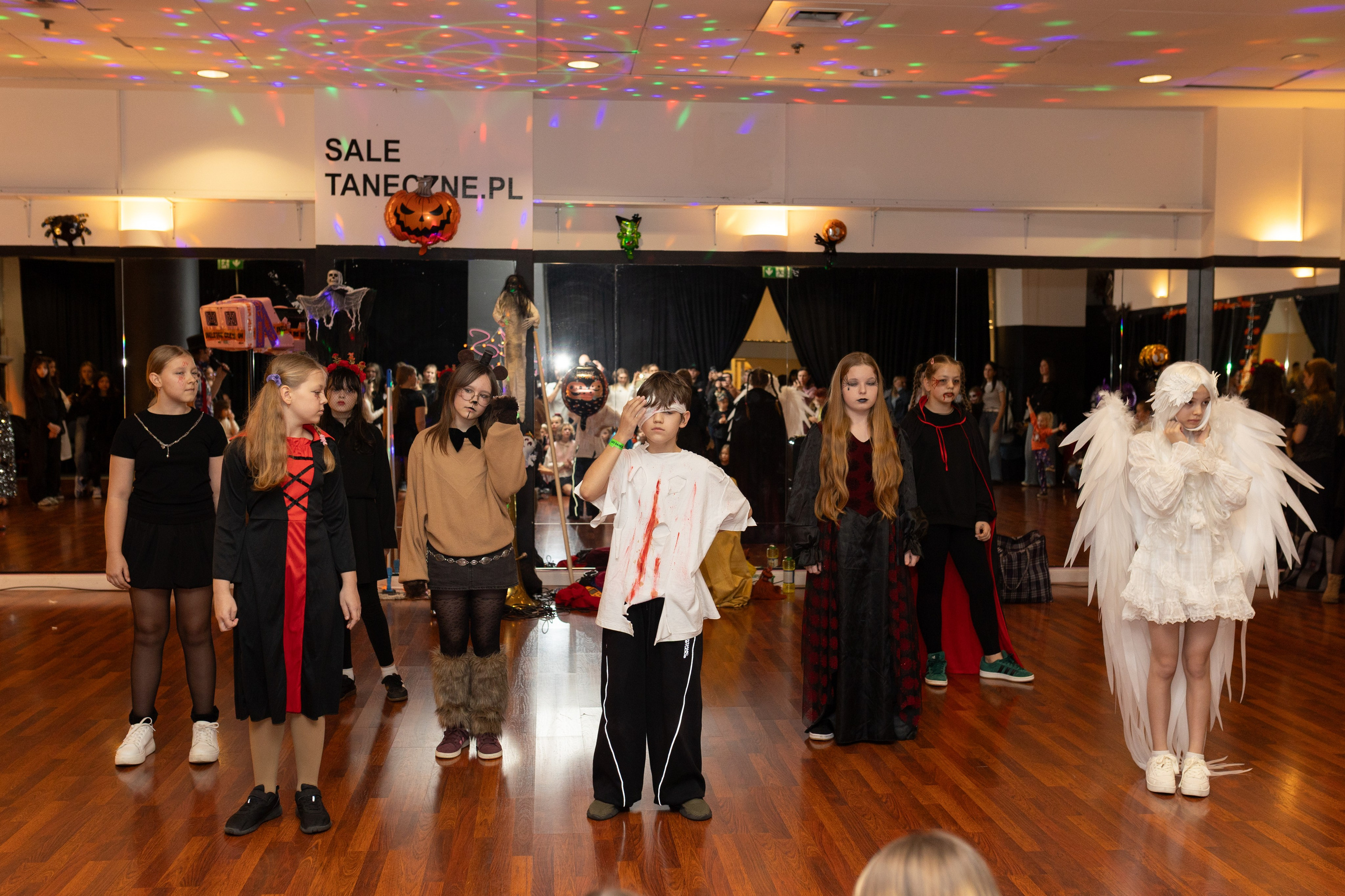 Leo dance studio Helloween 2025. Семейный и детский фотограф в Варшаве Мила Бобровская